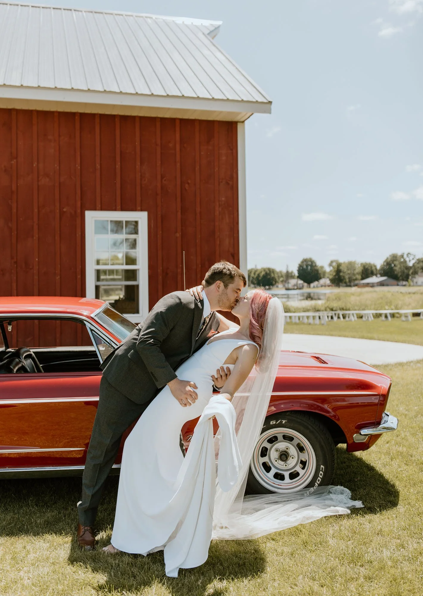 EFFORTLESS OUTDOOR WISCONSIN WEDDING: VICTORIA & JAKE