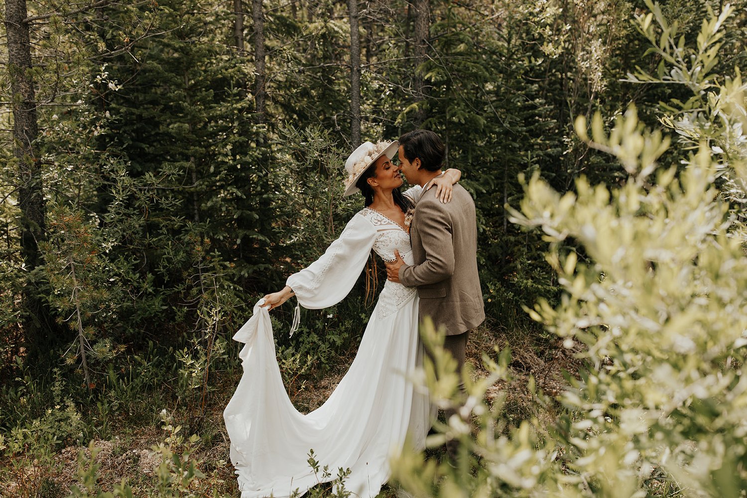 Elopement Wedding Dress For Your Outdoor Carefree Wedding