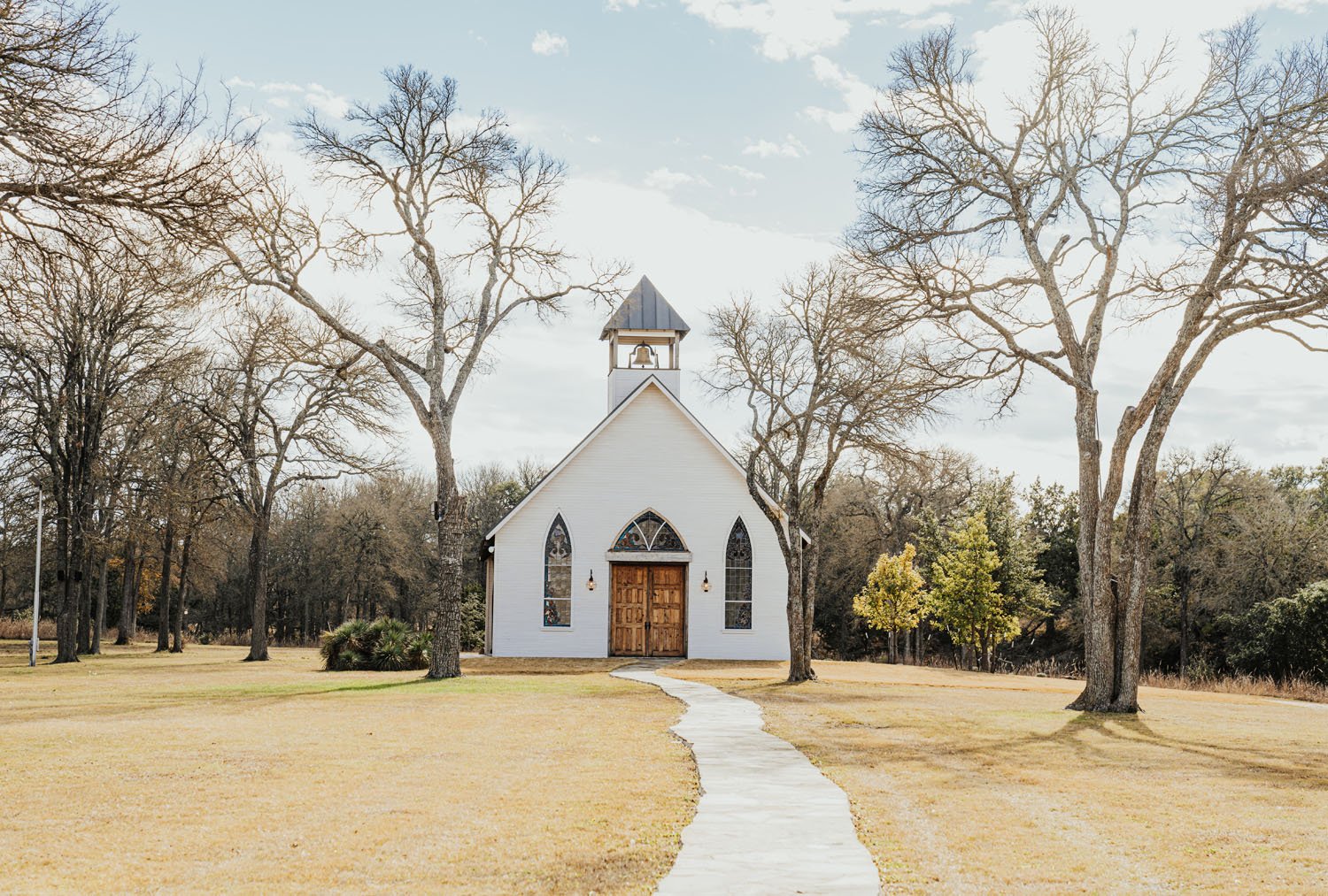 a classic countryside chapel wedding with a simple crepe wedding dress from a&amp;be dallas