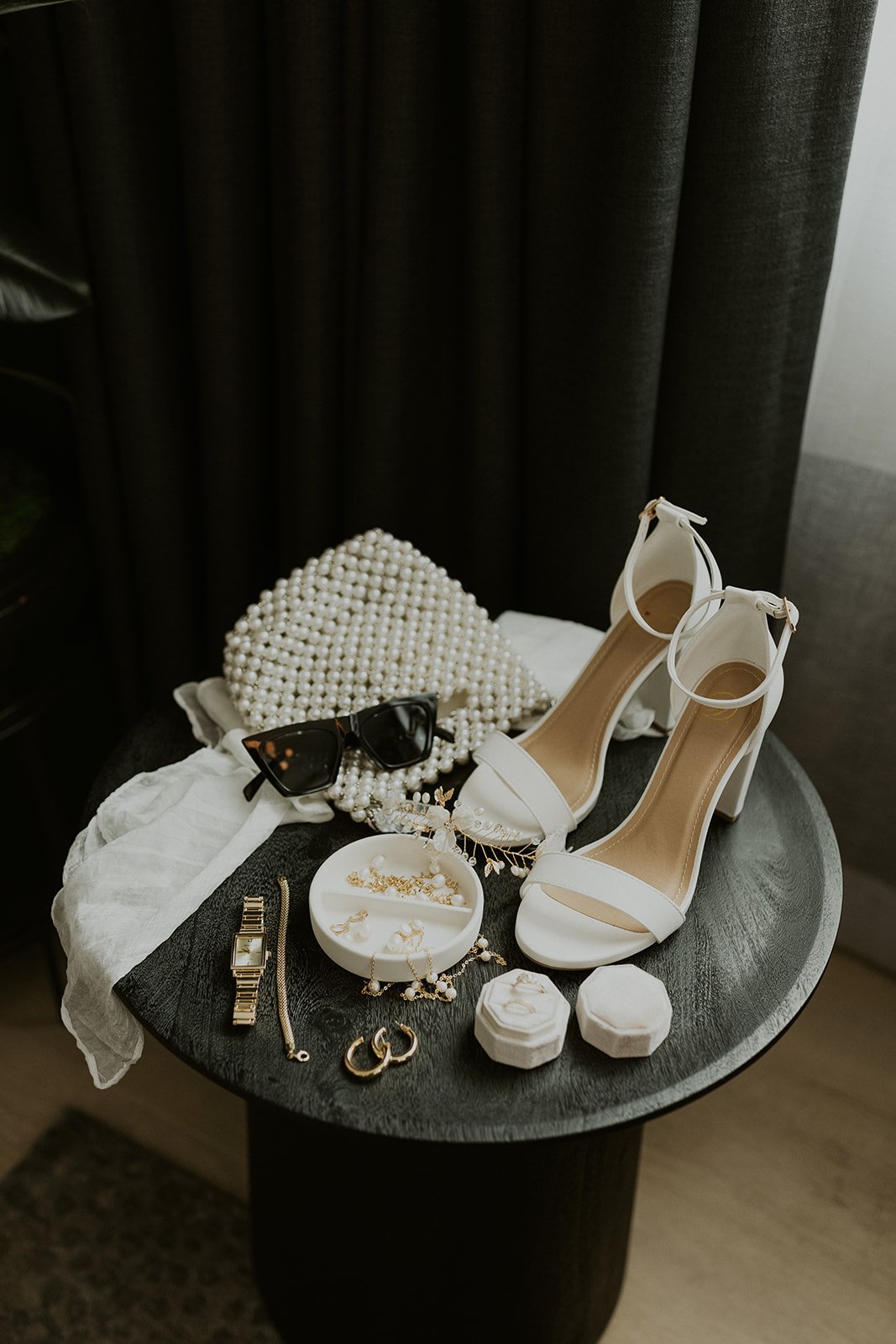 pearl bridal accessories and modern wedding style