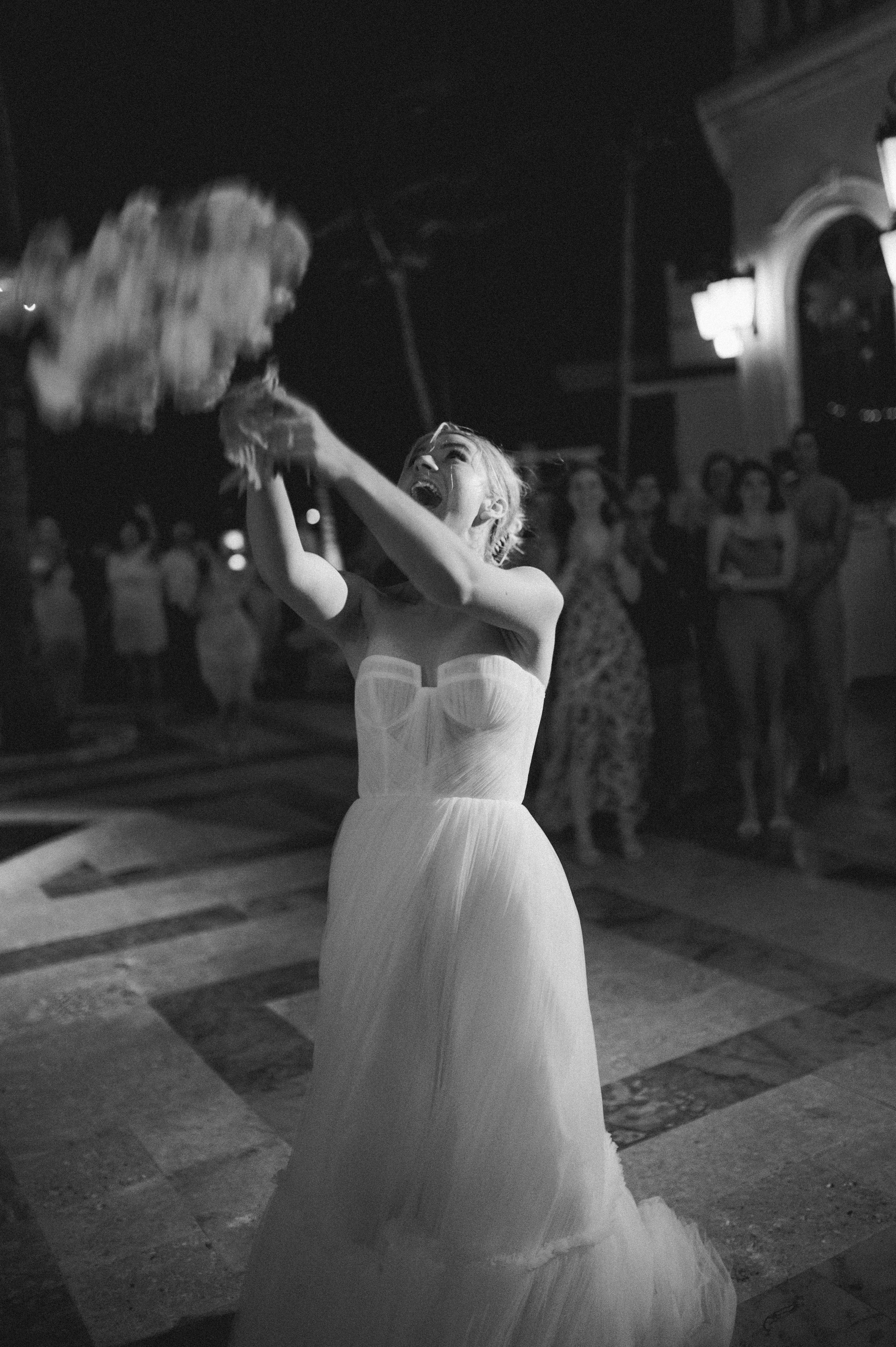 armeria-alena-leena-wedding-dress-anastasia-and-vlad-18.jpg
