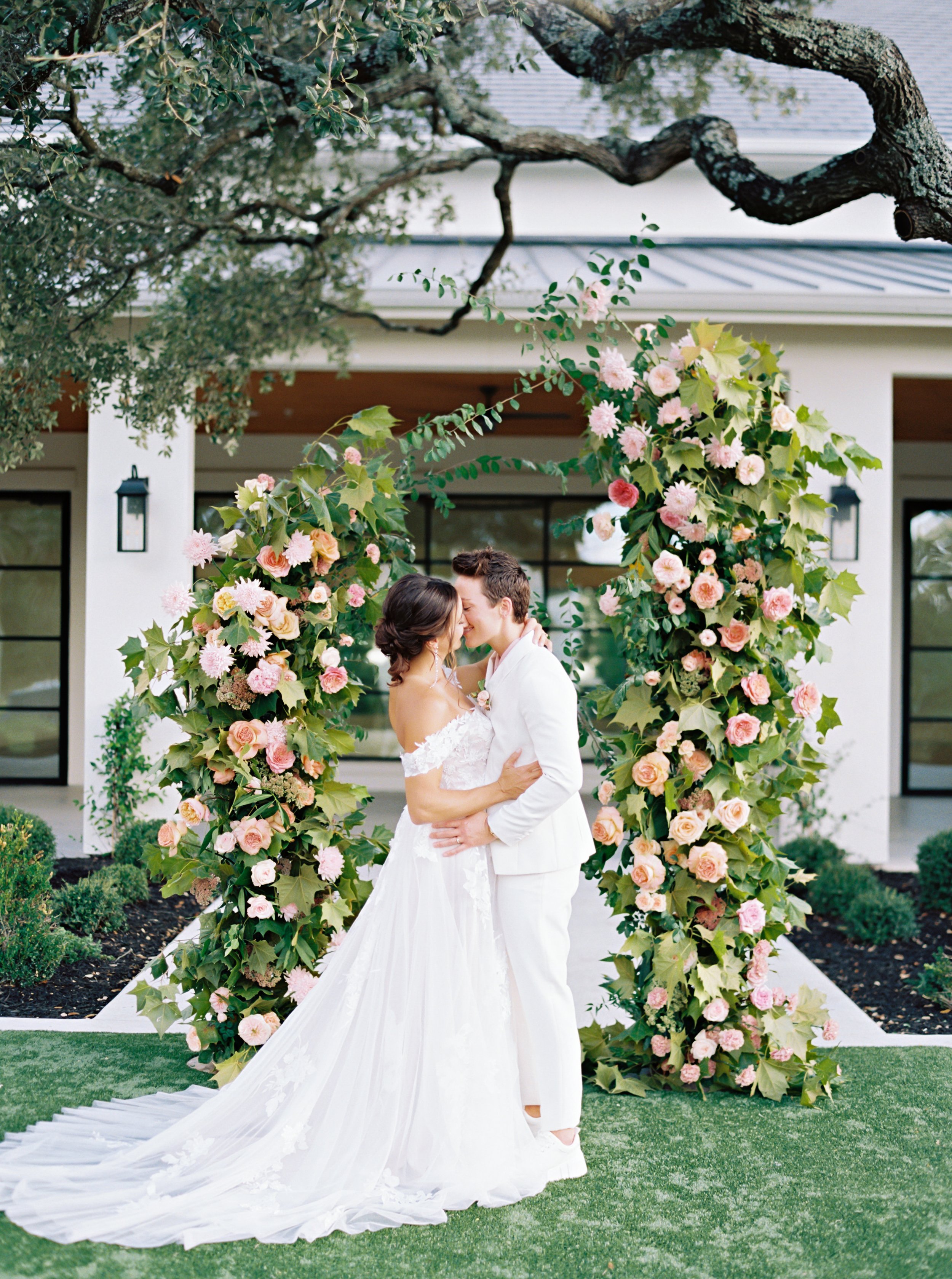 elora-by-madi-lane-wedding-dress-julie-wilhite-photography-06.jpg