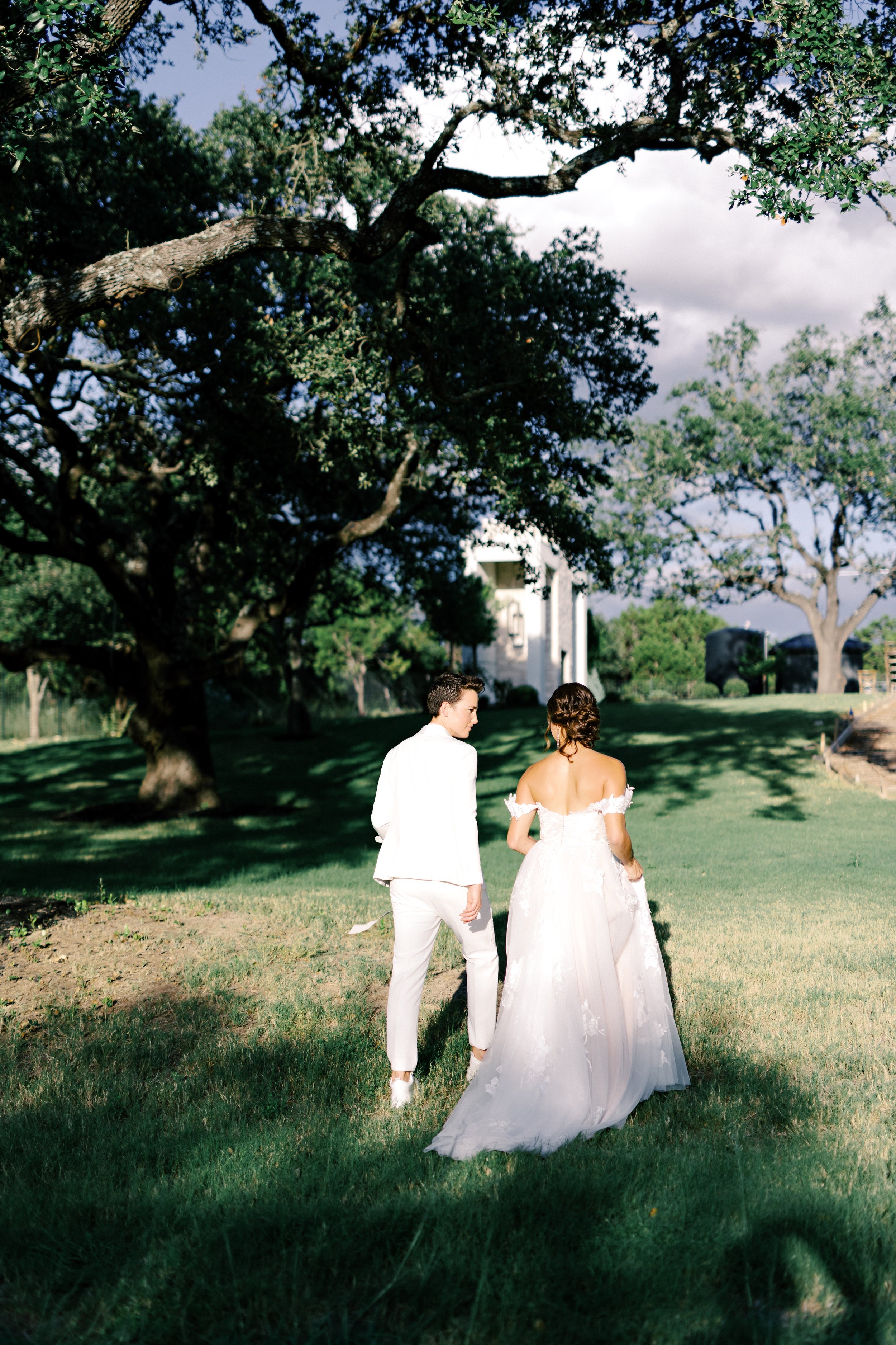 elora-by-madi-lane-wedding-dress-julie-wilhite-photography-12.jpg