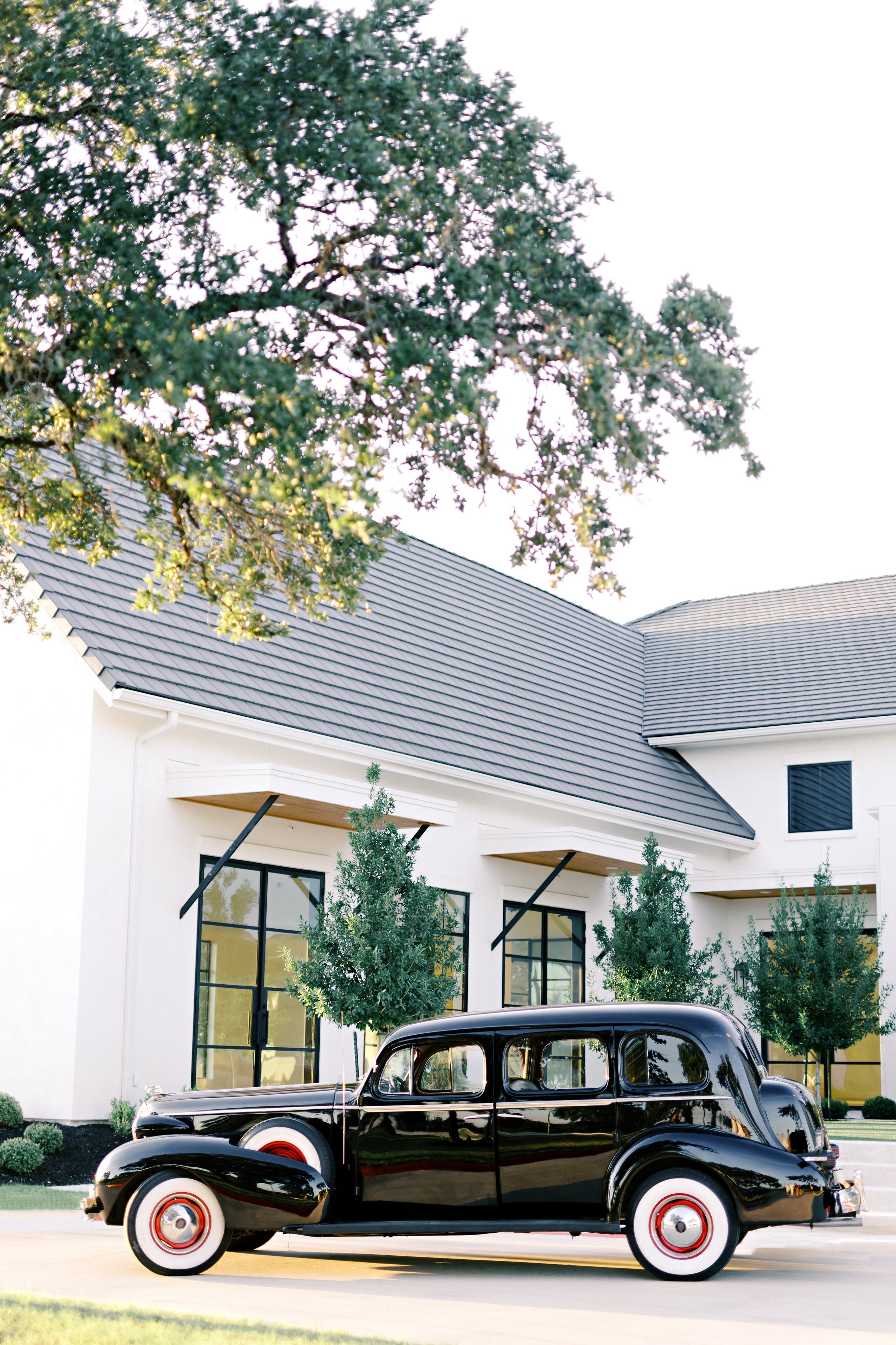 a classic getaway car in this fall styled wedding