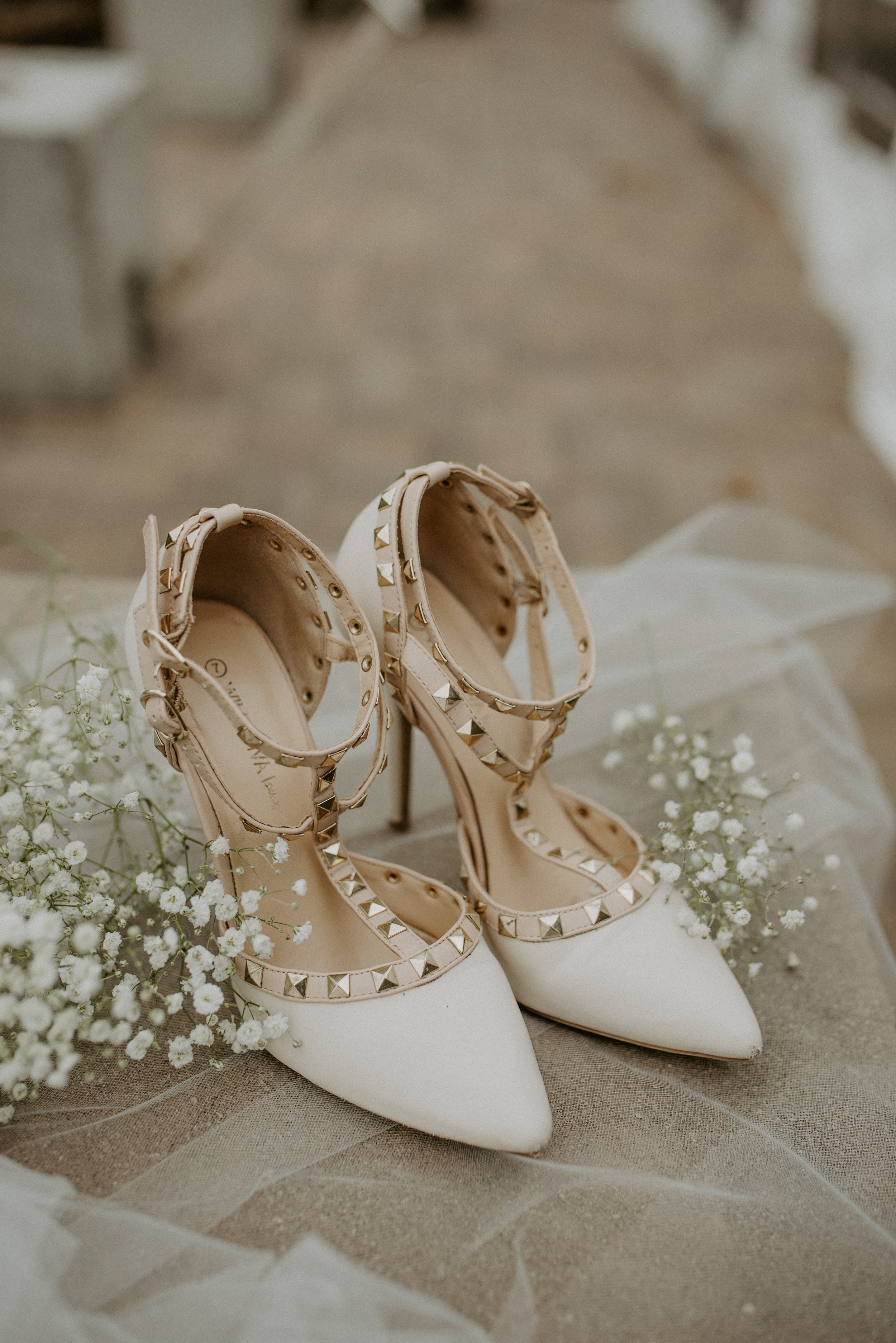 the brides heels with her babys breath bouquet