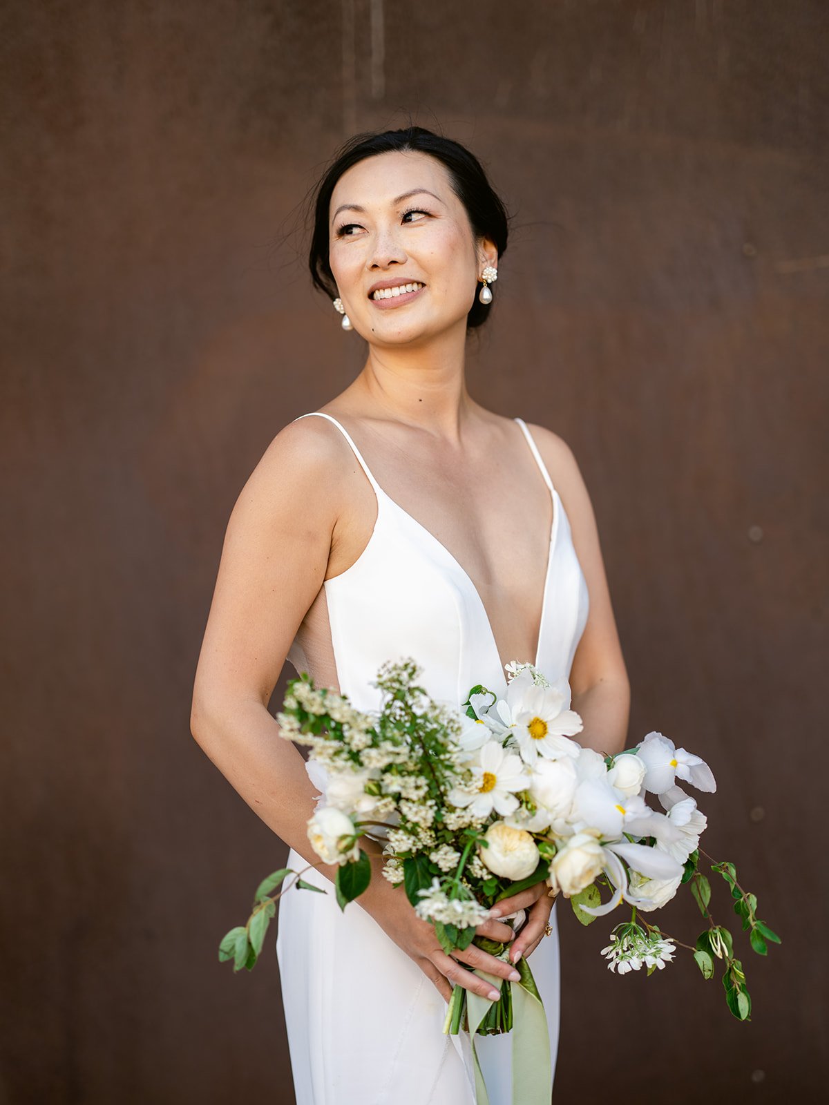 a minimalist bride wearing anais anette from aandbe bridal shop