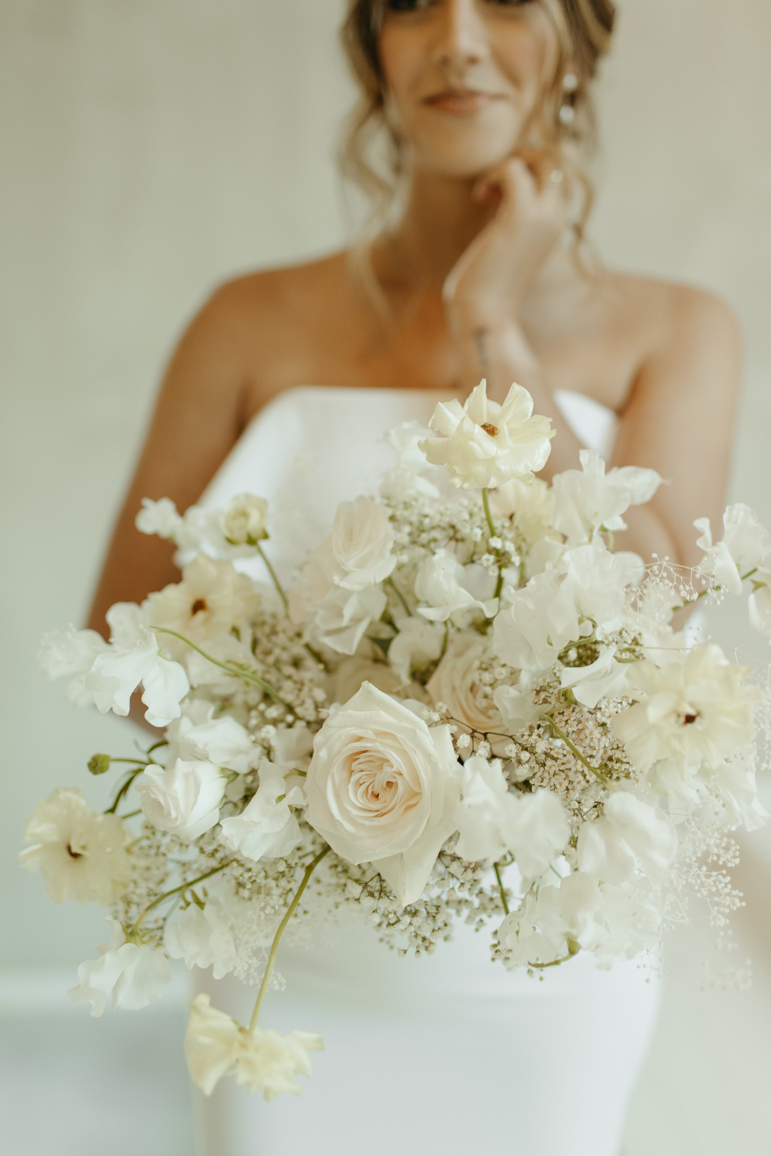 poppy-alyssa-kristin-wedding-dress-at-the-emerson-venue-texas-kyra-nowl-photography_10.jpg
