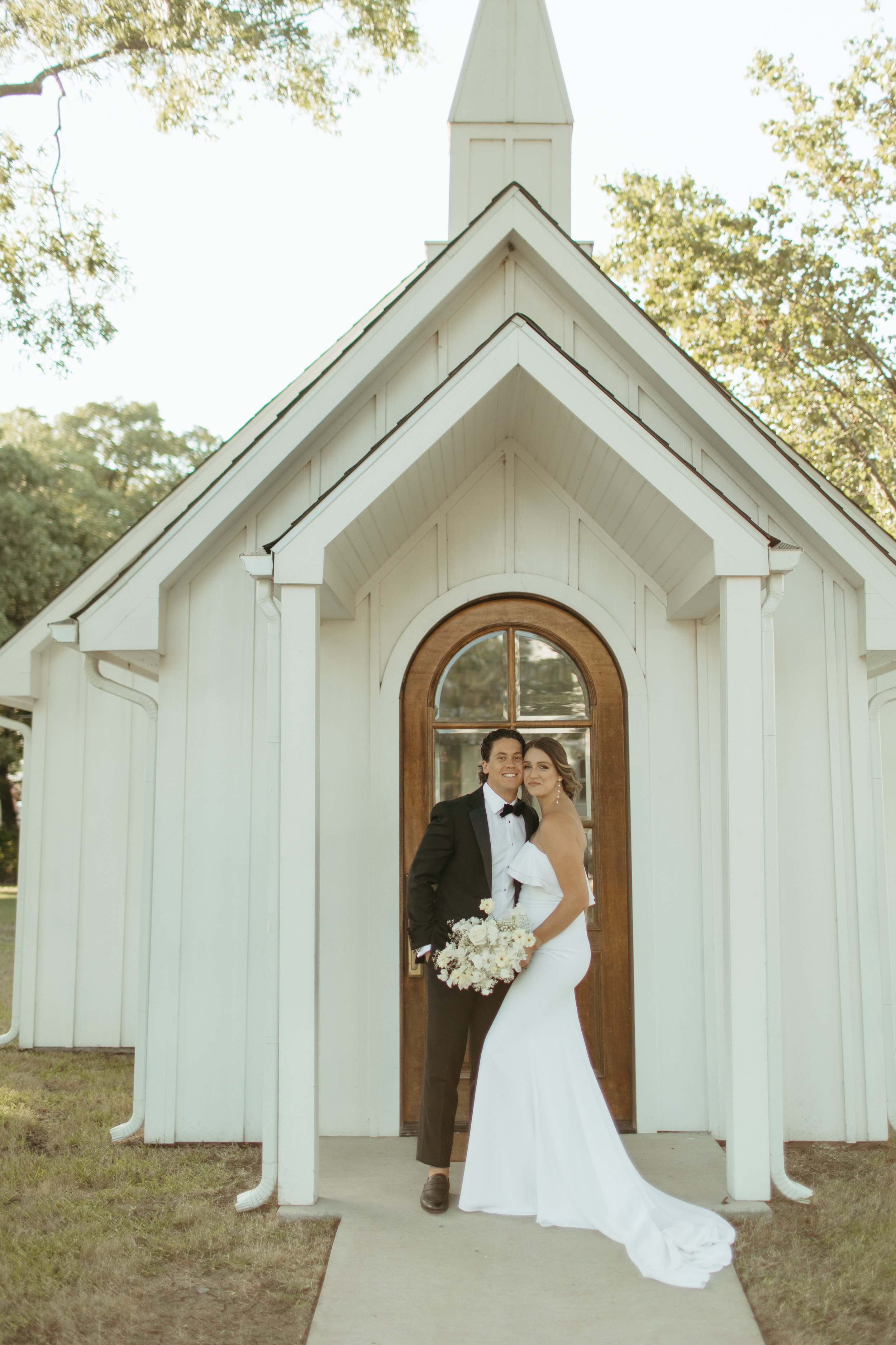 poppy-alyssa-kristin-wedding-dress-at-the-emerson-venue-texas-kyra-nowl-photography_14.jpg