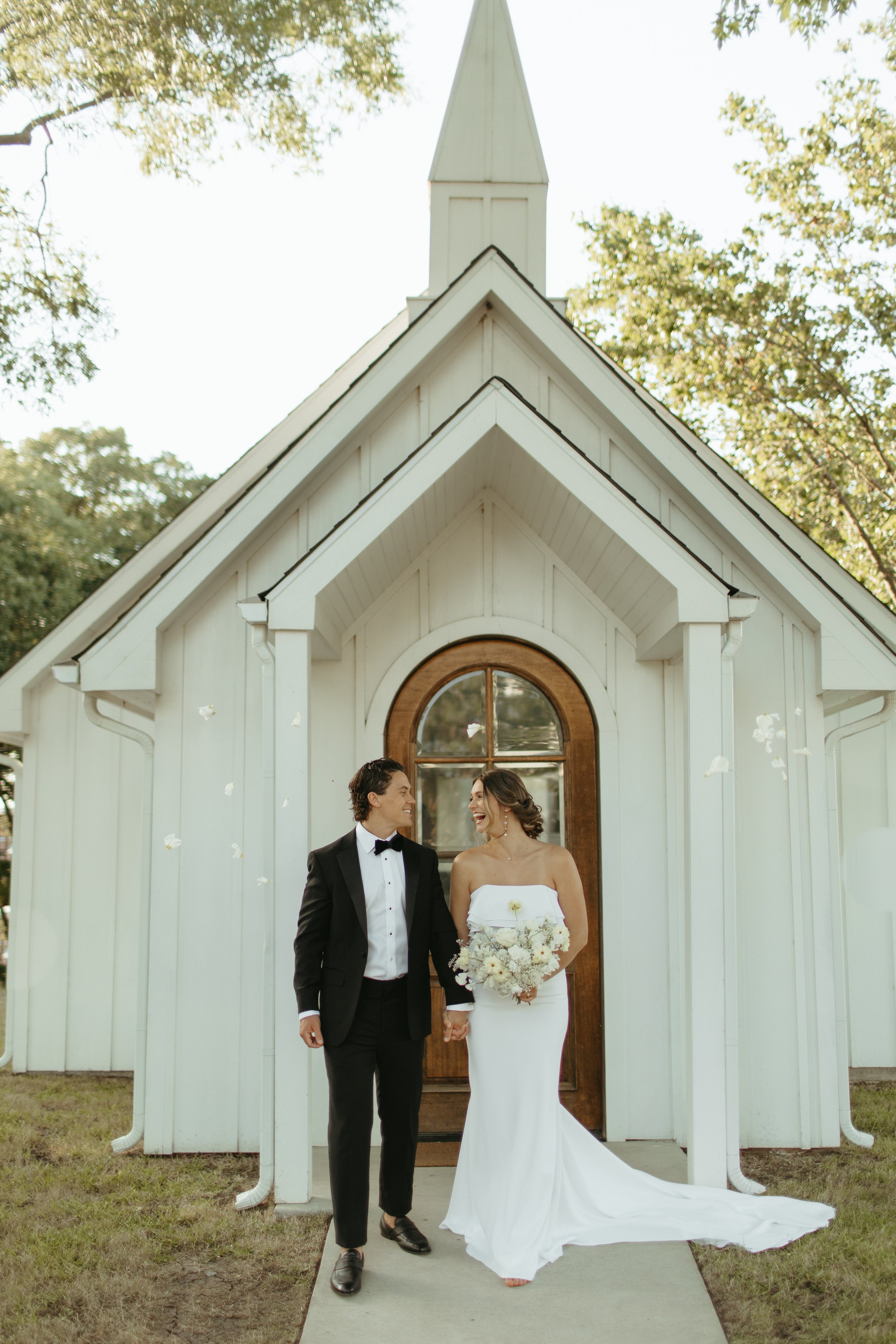 poppy-alyssa-kristin-wedding-dress-at-the-emerson-venue-texas-kyra-nowl-photography_15.jpg