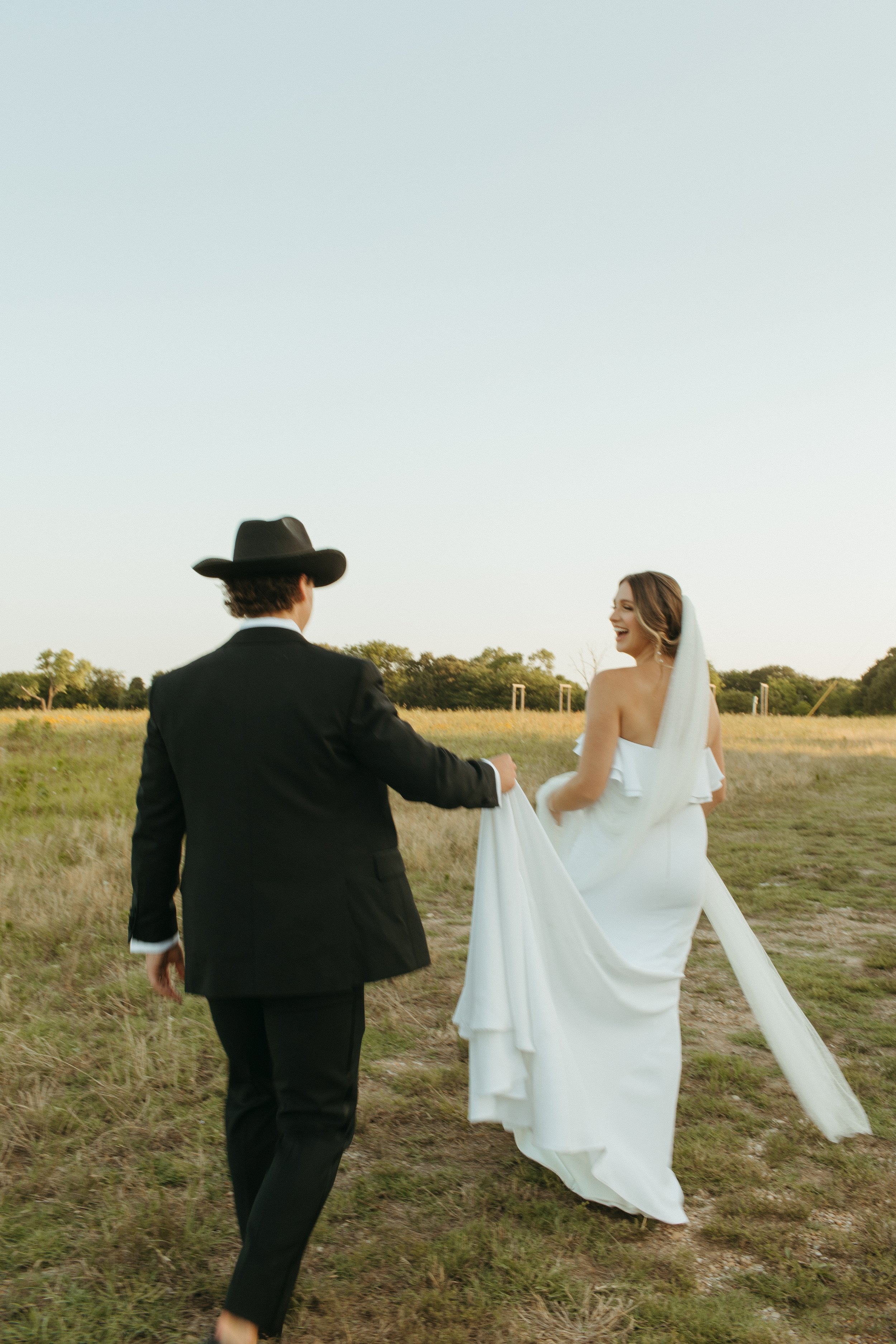 poppy-alyssa-kristin-wedding-dress-at-the-emerson-venue-texas-kyra-nowl-photography_26.jpg