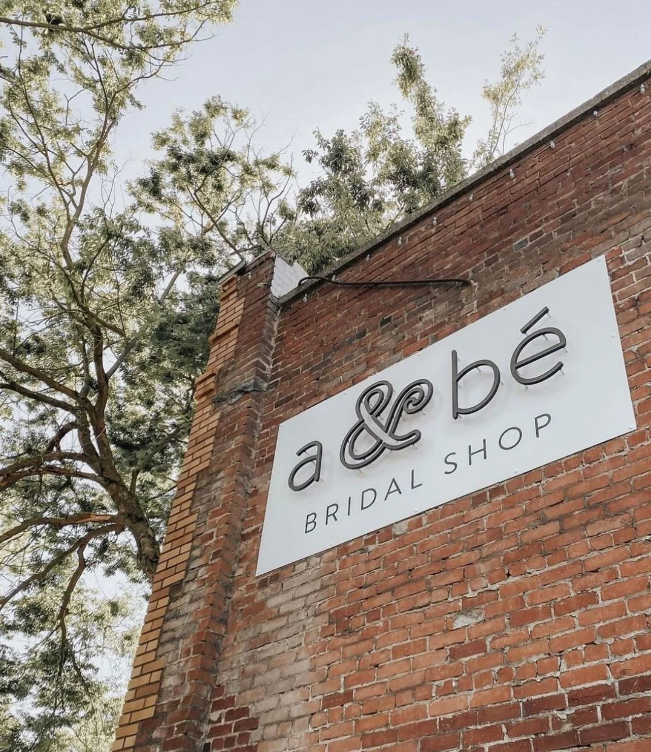 WHO OWNS A&amp;BÉ BRIDAL SHOPS?