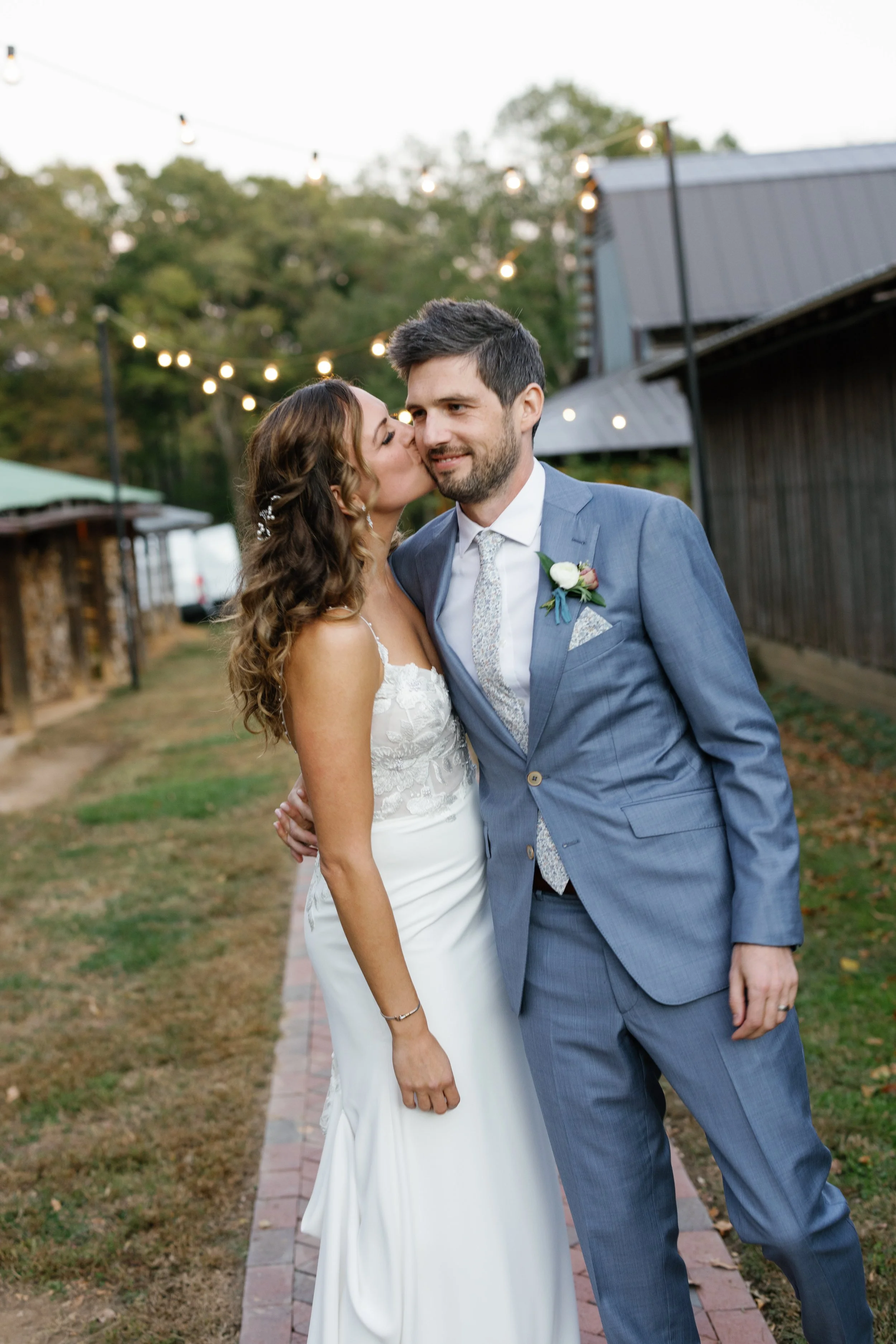 RUSTIC ART GALLERY WEDDING IN PITTSBORO, NORTH CAROLINA
