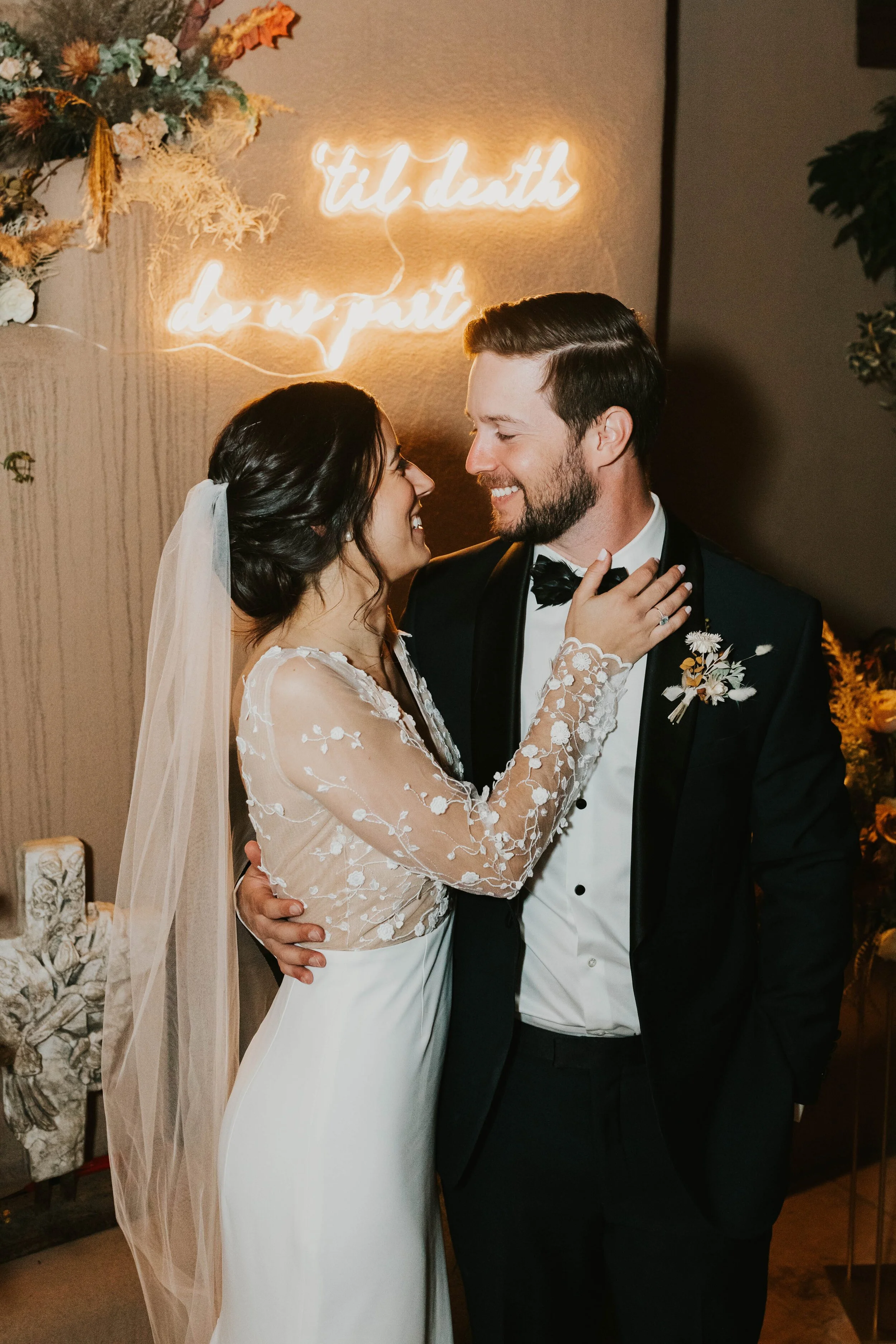 NEON WEDDING SIGN IDEAS