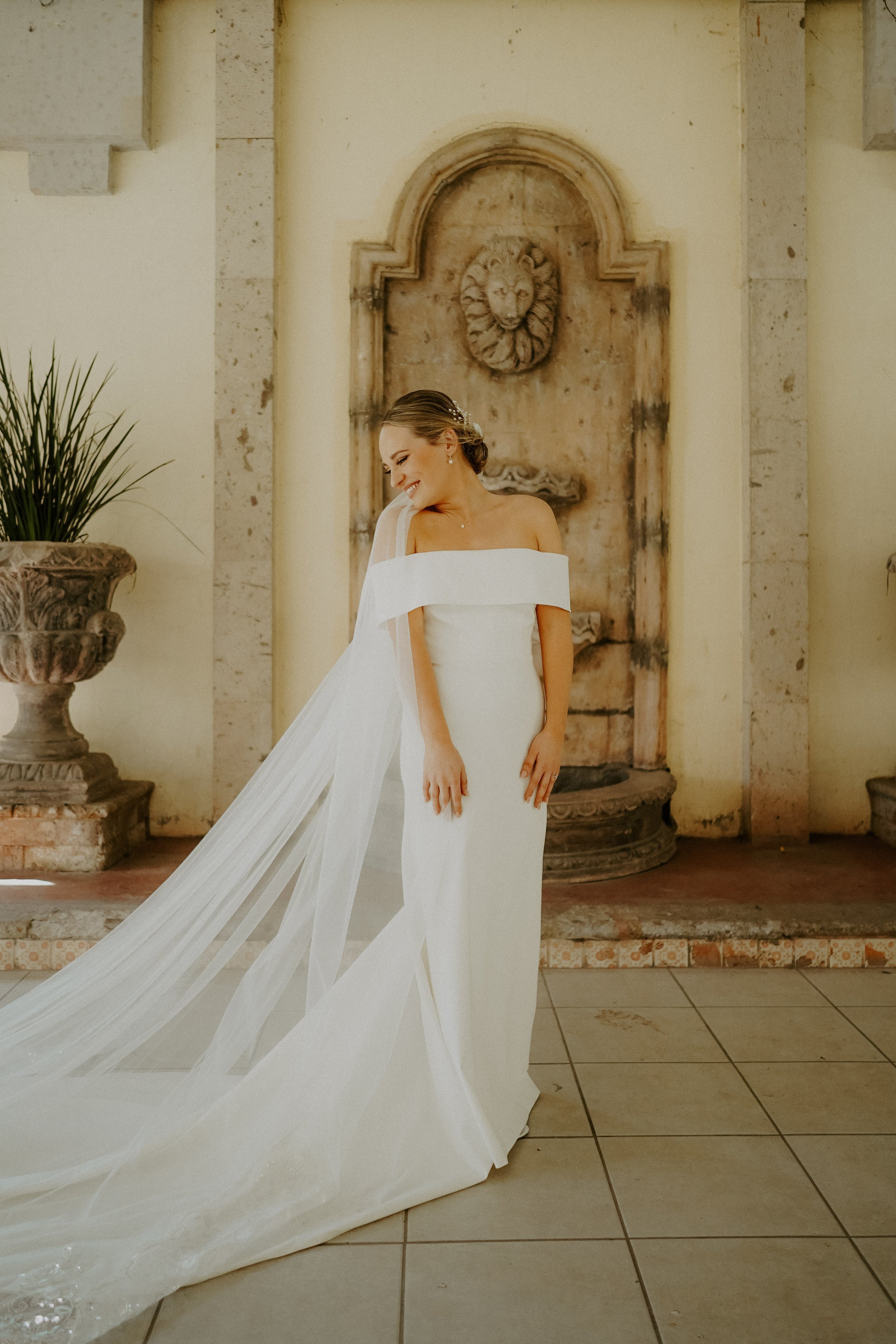 EFFORTLESS AND ROMANTIC DESTINATION WEDDING DRESS IDEAS
