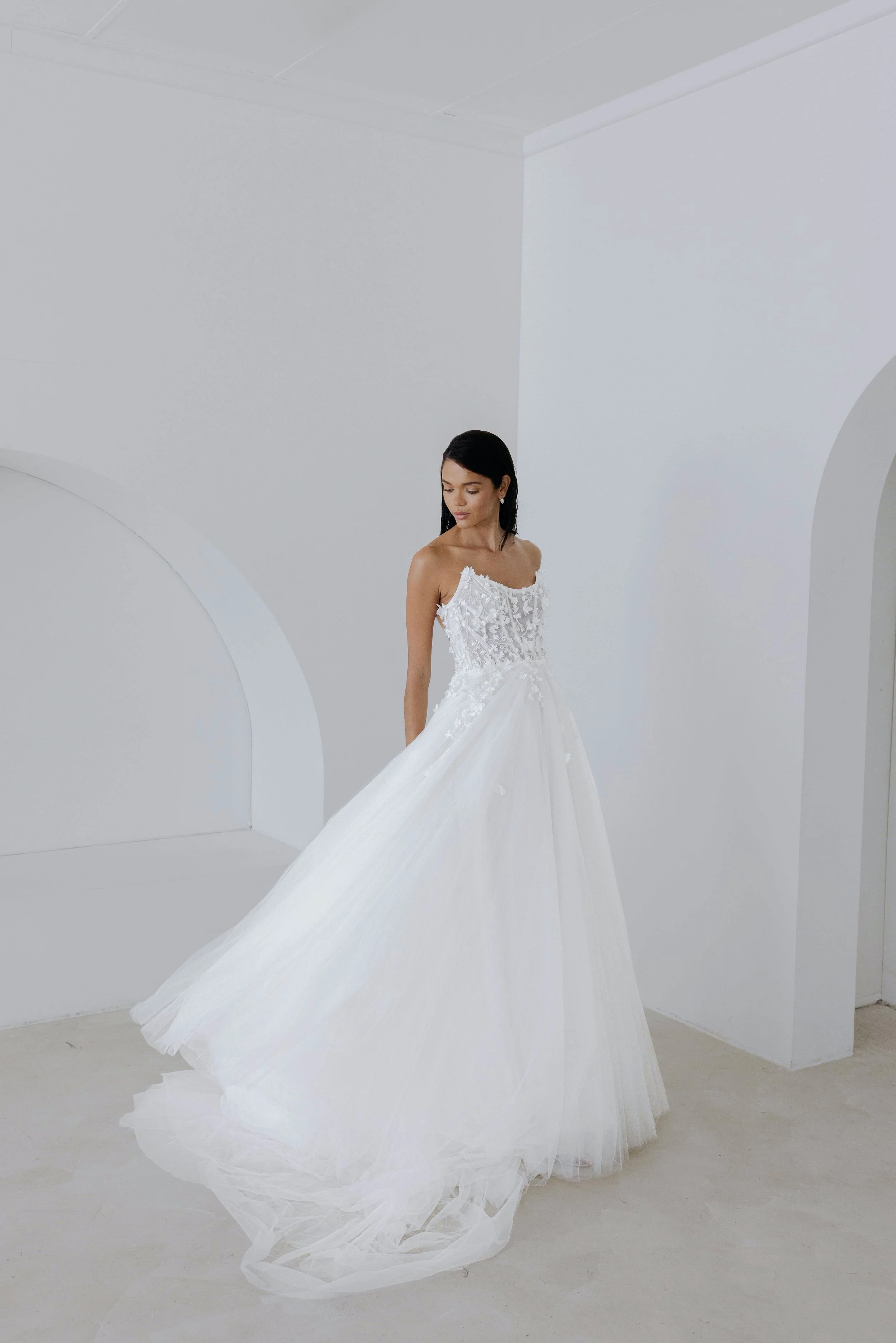 SHOP BRAND NEW WEDDING DRESSES FROM TOP BRIDAL DESIGNERS AT A&amp;BÉ
