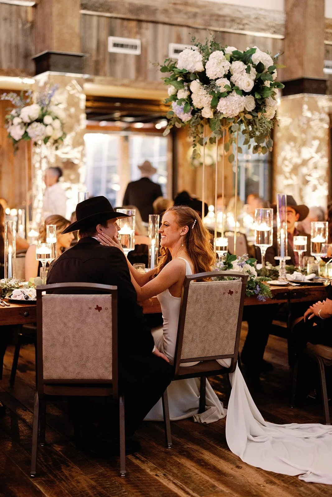 WESTERN WEDDING WITH MODERN ELEGANCE AND CHARMING DETAILSa&b bridal shop
