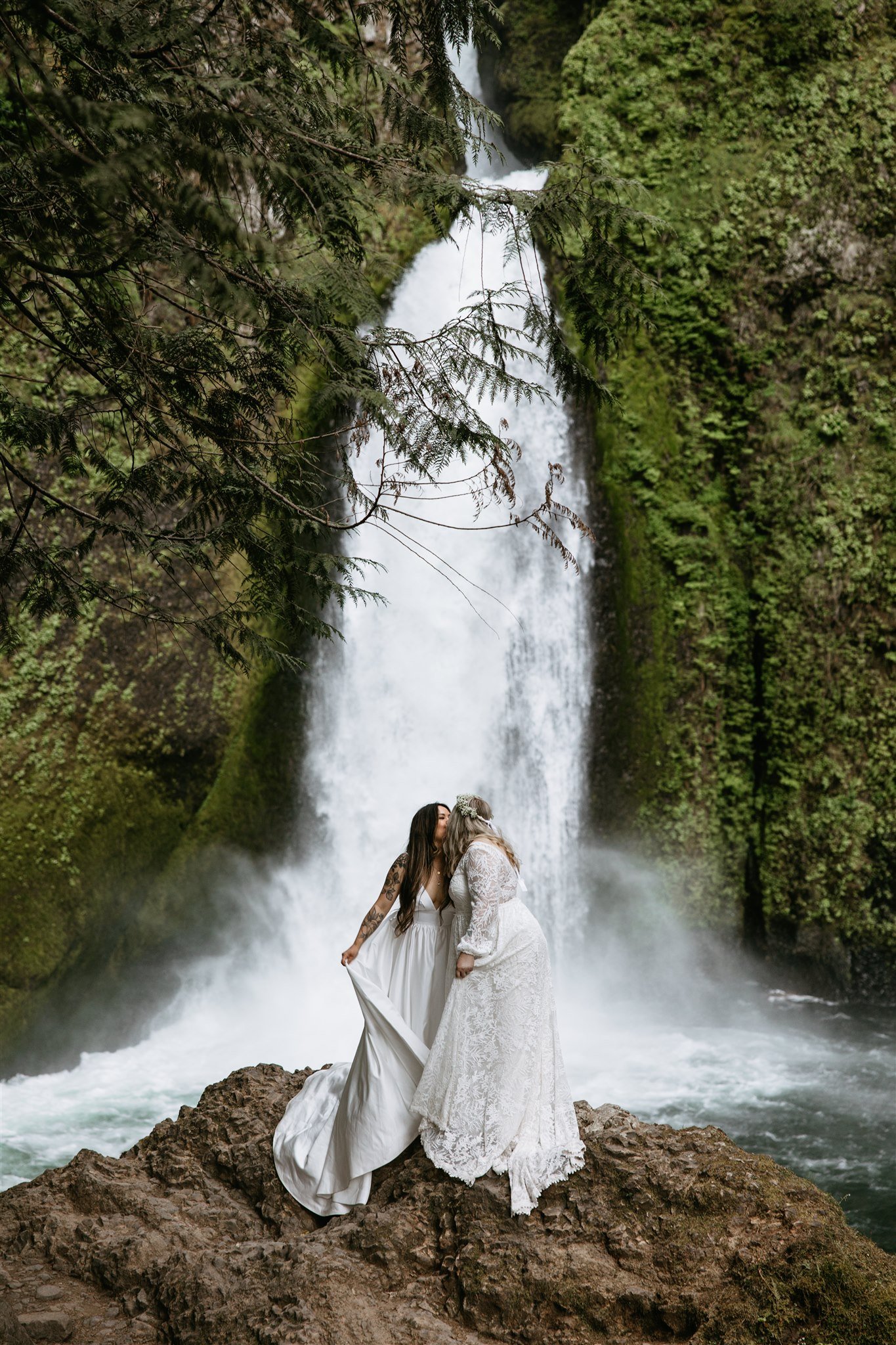 Aquarius-by-Vagabond-Wedding-Dress-Portland-Oregon-05.jpg