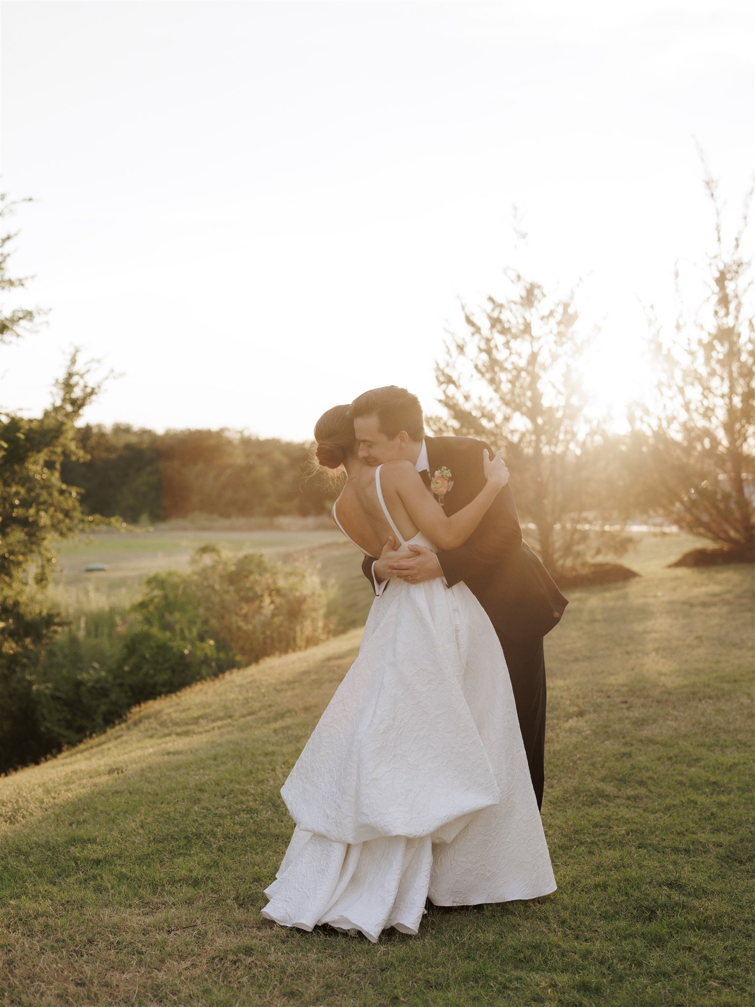 Truvelle-Georgia-Wedding-Dress-Hillside-Estate-Texas-22.jpg