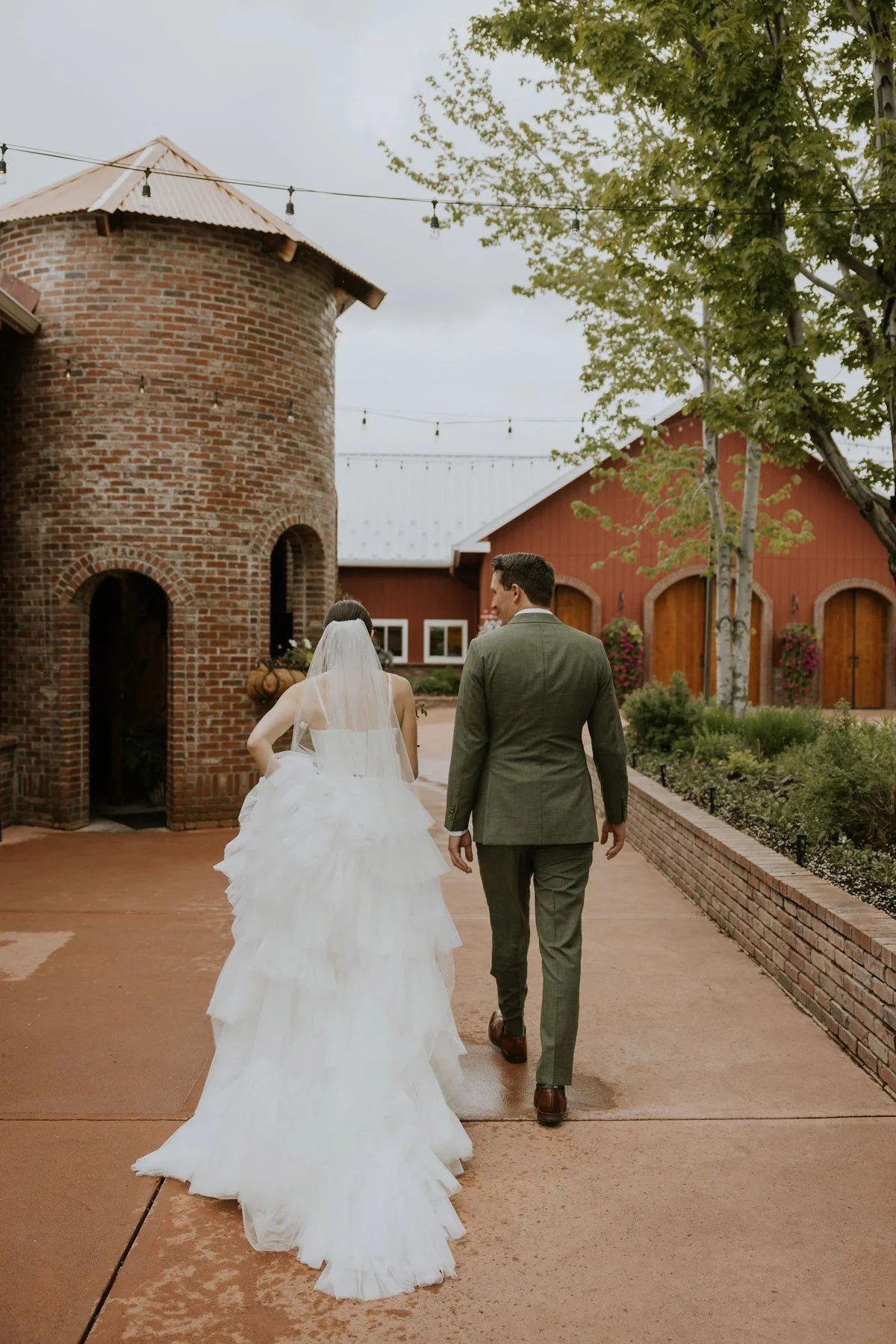 HOW TO MAKE YOUR FARM WEDDING FUN AND MEMORABLE