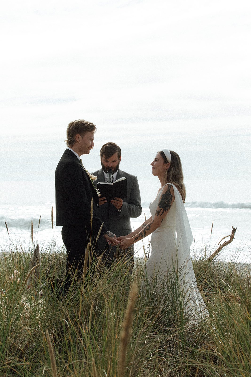 Intimate-Oregon-Coast-Elopement-in-Alexandra-Grecco-24.jpg