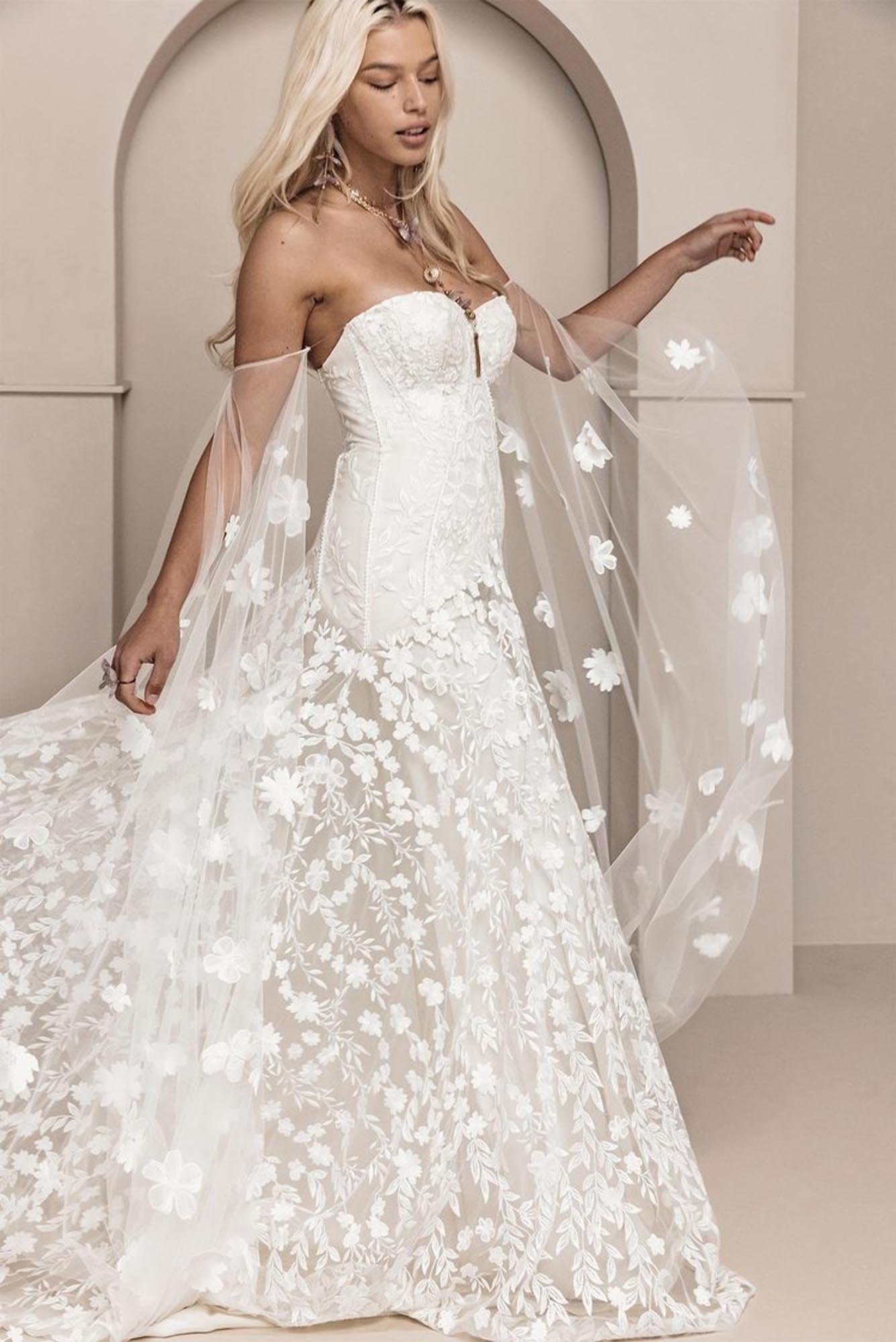 Rue+De+Seine+Bridal_Wedding+Dress_Cora+OffWhite_4.jpg