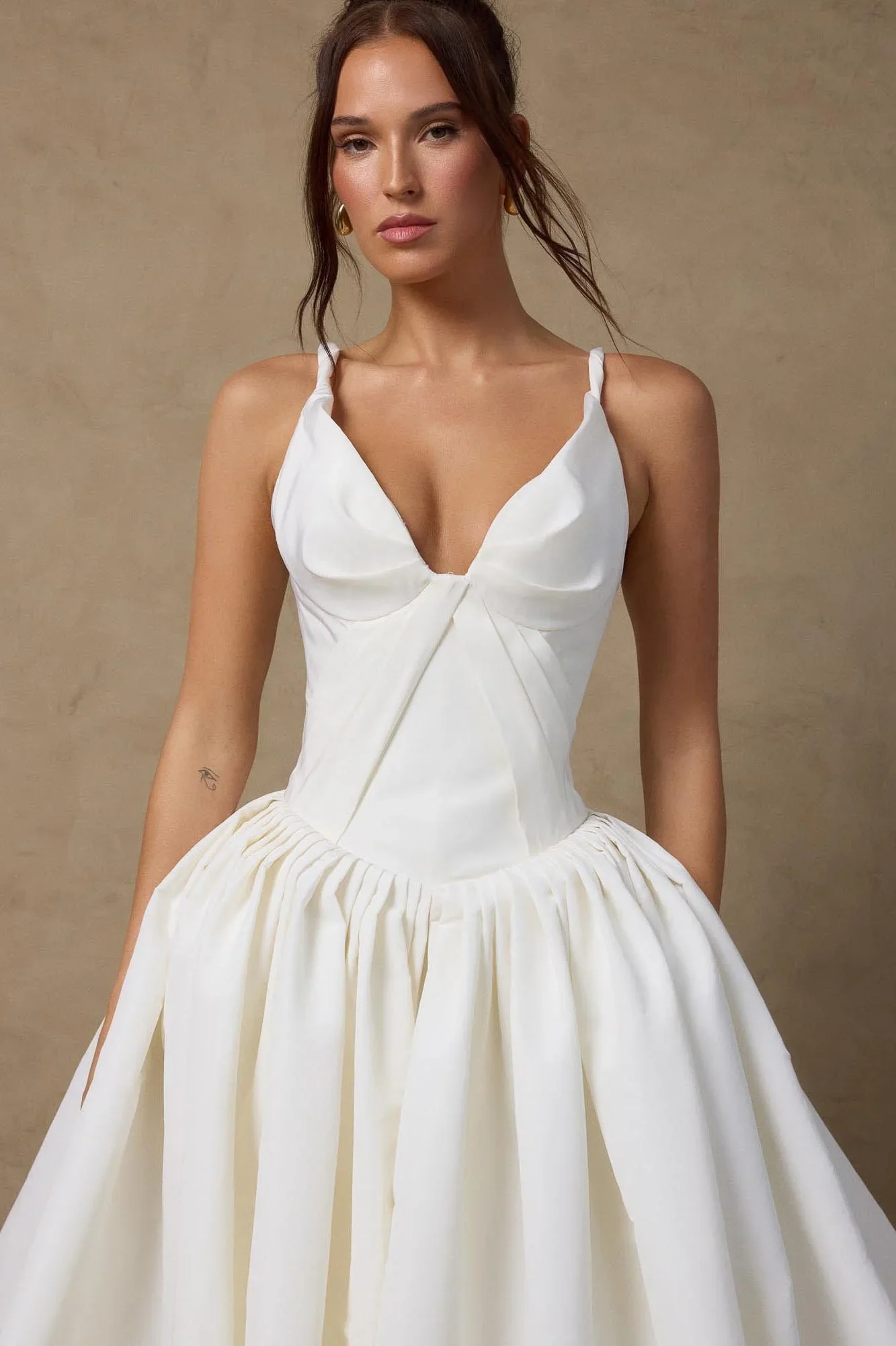 arden-katherine-tash-wedding-dress-3.webp