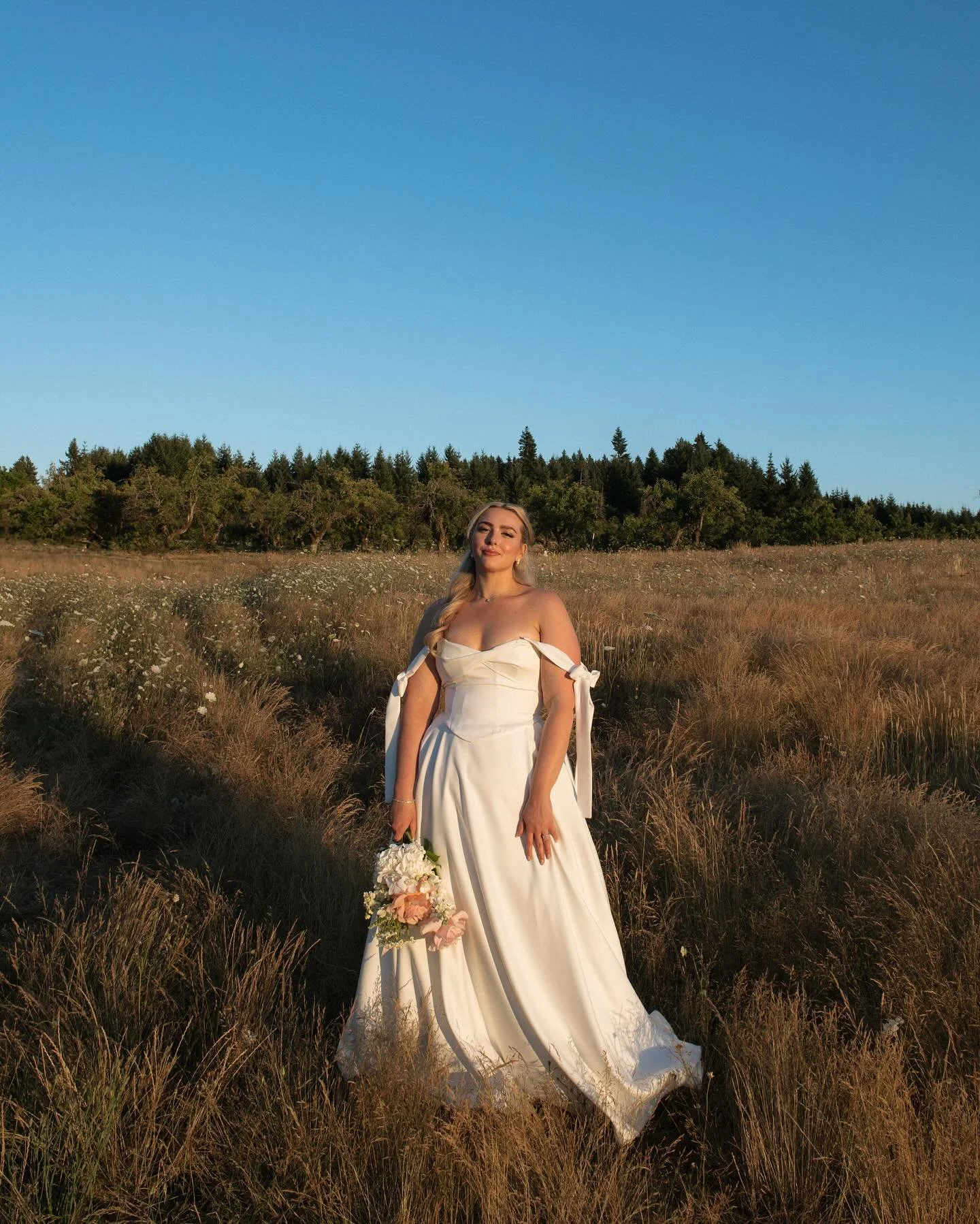 we can&rsquo;t get over these photos from #aandbabe alexandria &amp; nathaniel&rsquo;s dream wedding day! 🤍💫

venue @redland_family_farm 
photo @soullikethesun 
planning &amp; design @yourperfectbridesmaid 
floral @kvetka_flower 
content @pinkyprom