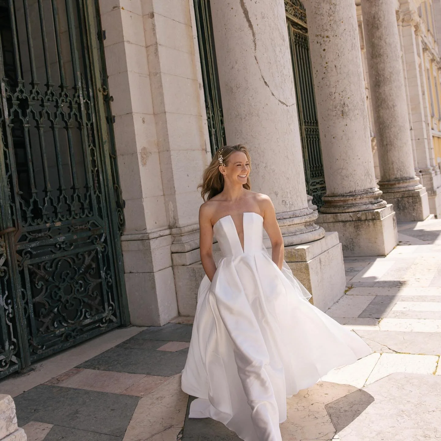 #aandbabe gabrielle &amp; sam in @madewithlovebridal. 🤍

photo @hugocoelhophotography

planning @paula_duarte_wedding_planner

florals @quintadesantanaflores	

hmua @catibeauty

dress @madewithlovebridal via @aandbe_shops denver 

denver bride, colo