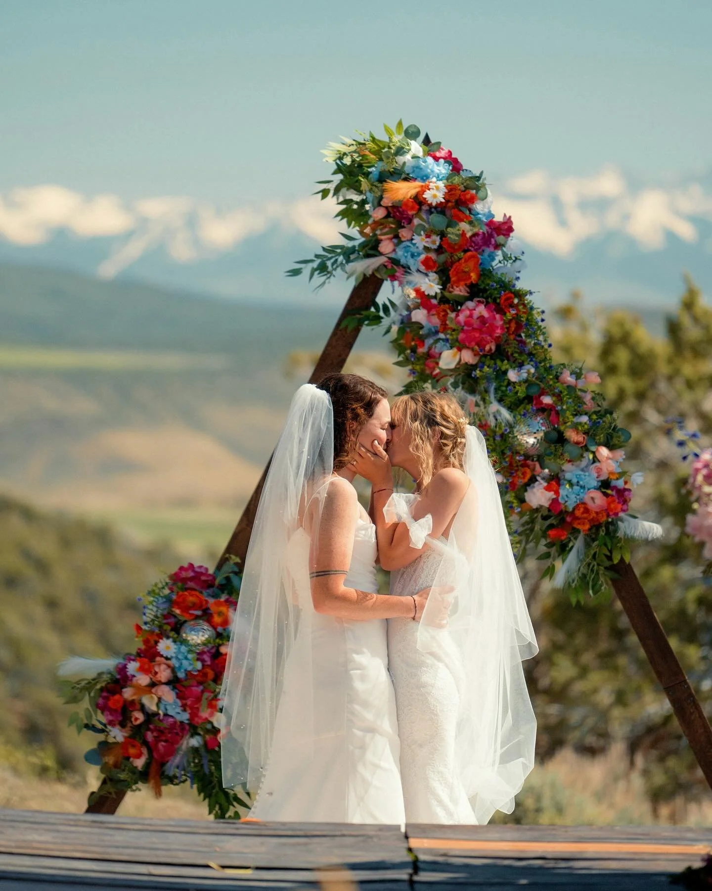 #aandbabes lauren &amp; annabelle in @madewithlovebridal &amp; @jennyyoonyc. 🤍 

photo @wildernessmitch
florals @flowersbygarveysgardens
hmua @evie.lent 

dresses @madewithlovebridal &amp; @jennyyoonyc via @aandbe_shops denver

denver bride, colorad