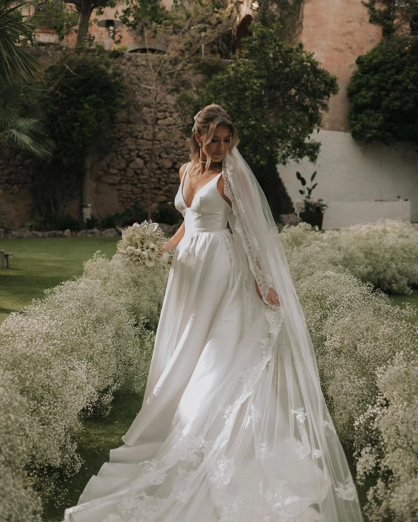 #aandbabe kyla &amp; august in custom @truvellebridal. 🤍 

photo @martinazancan
planning @lasalvaje.es
florals @lovingtheflowers
venue @villaalmanita 
hmua @nikoletamakeup

dress @truvellebridal via @aandbe_shops dallas 

real bride, real wedding, d