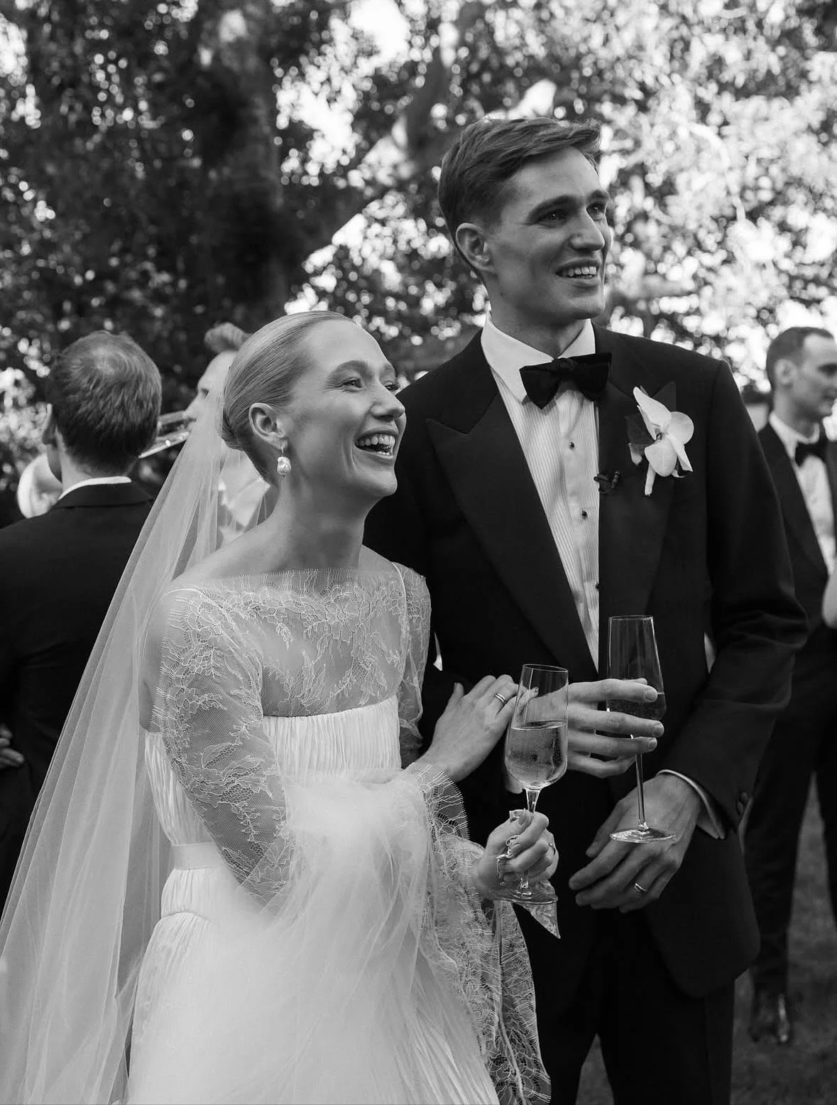 can we hear a little commotion for the luxe fabrics + mixed textures of @daniellefrankelstudio. 🖤

shop danielle frankel at these anna be bridal locations:

&bull; boston | @aandbexannabe_shops 
&bull; atlanta | @aandbexannabe_shops 
&bull; minnesot