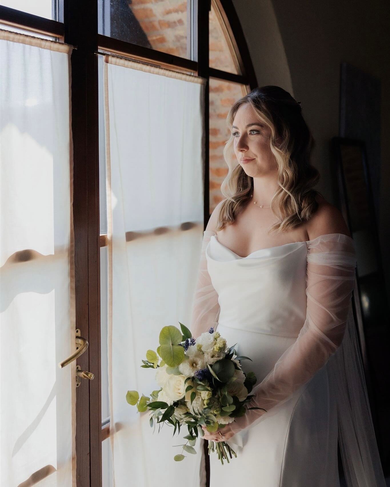 #aandbabe alexia &amp; raymond in @jennyyoonyc 🤍

photom @tuscanyweddingphotographers
venue @lachiusatuscany
florals @apemaiafv
hmua @camillabuzzegolia_mua

dress @jennyyoonyc via @aandbe_shops raleigh

#weddinginspo, #weddingdress, real bride, real