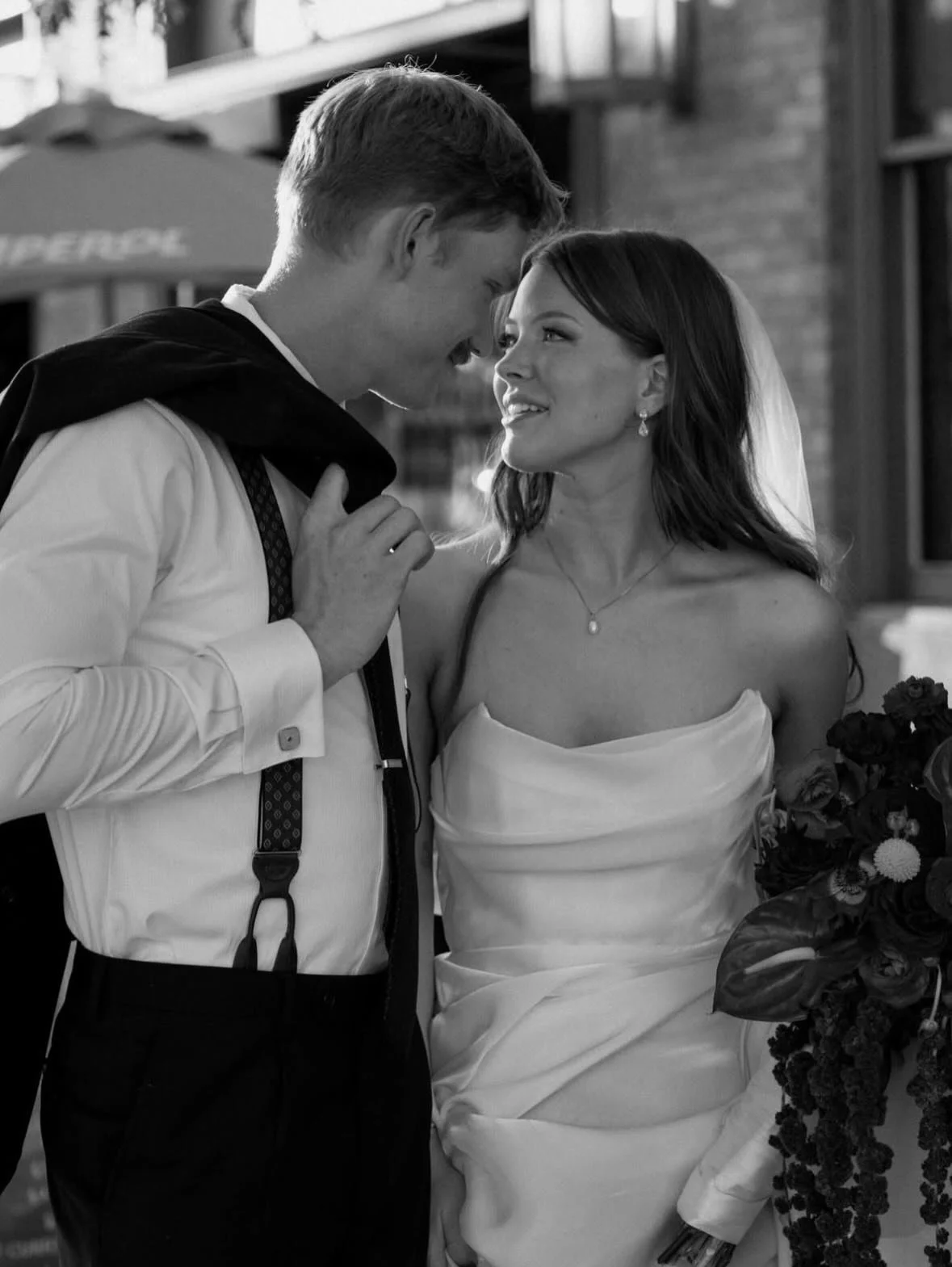 if you were looking for some wedding inspiration that feels like an old romantic hollywood film, you&rsquo;re in luck. congratulations to the eatons. 🥂

featuring &lsquo;luna&rsquo; by @katherinetash

photos @kasiyaphotos 
video @wakefield_films jus