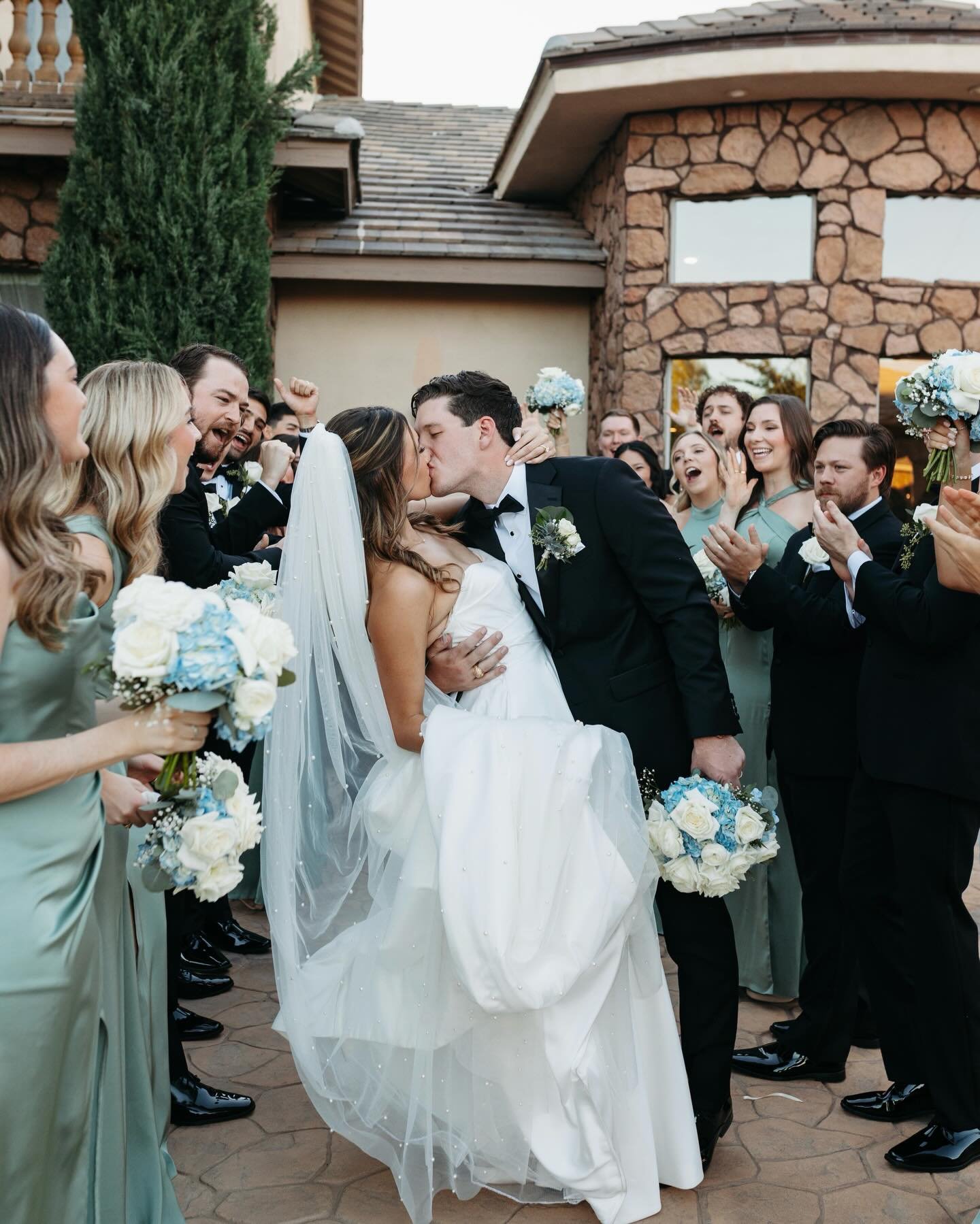 a&amp;b&eacute; x anna b&eacute; real bride alexis &amp; andrew in @jennyyoonyc 🤍 the stunning backdrop &amp; all the other details of this day have our jaws on the floor 😍

dress | gracelyn by @jennyyoonyc via @aandbexannabebridal #dallas

photos 