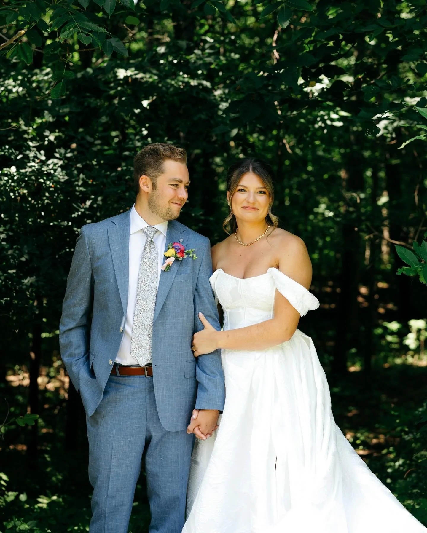 &amp;AB real bride laine &amp; max in @truvellebridal 🤍 forever obsessing over the color &amp; joy radiating from these photos 🥹

dress | mahsa by @truvellebridal via @aandbexannabebridal #minneapolis

photos | @floweventgroup
venue | camp chaos
co