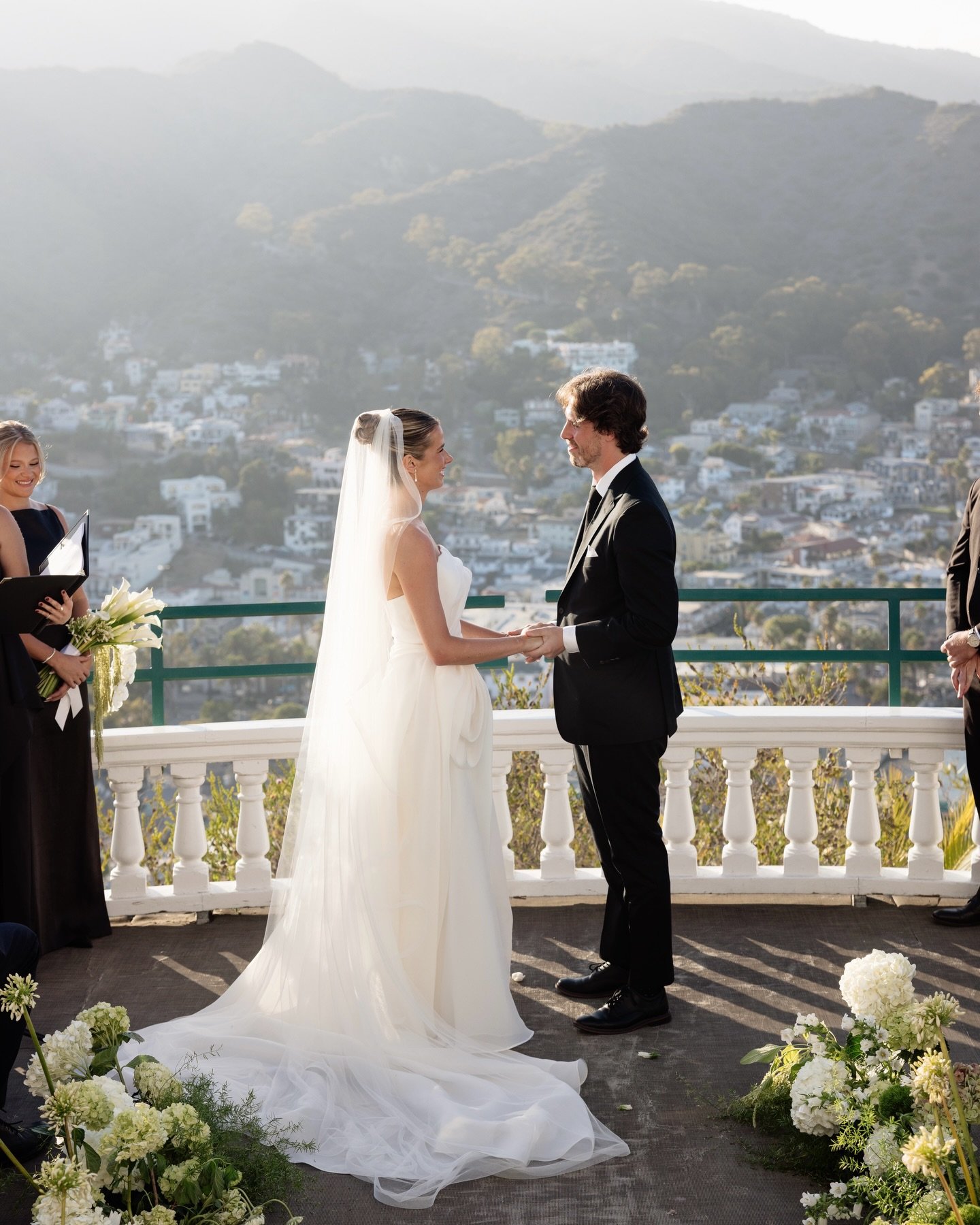 &amp;AB real bride caroline &amp; cory in @saintbridal 🤍 this day looks straight of of @vogue &amp; we are obsessed 🤩

dress | ophelia by @saintbridal via @aandbexannabebridal #minneapolis

photos | @bebavowelsphoto
venue | @visitcatalinaisland
coo