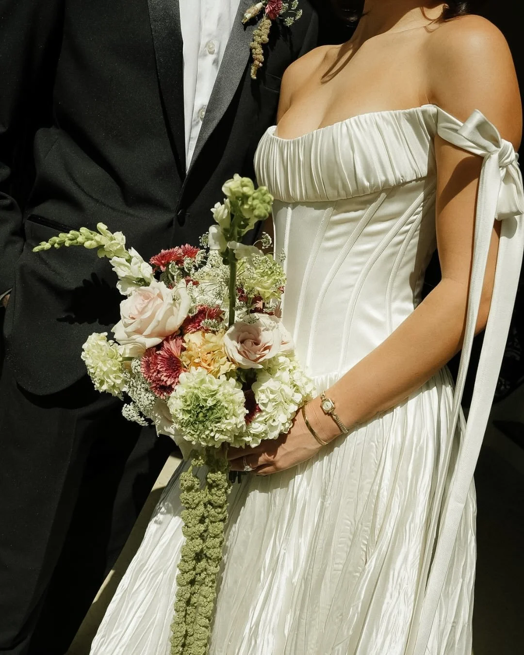 we will never be getting over this regal, elegant &amp; dreamy styled shoot featuring the bridgerton-coded &lsquo;daphne&rsquo; by @flourestudio 😍🖤

dress | &lsquo;daphne&rsquo; by @flourestudio via &amp;AB atlanta 
photos | @filmedbyvp
venue | @rh