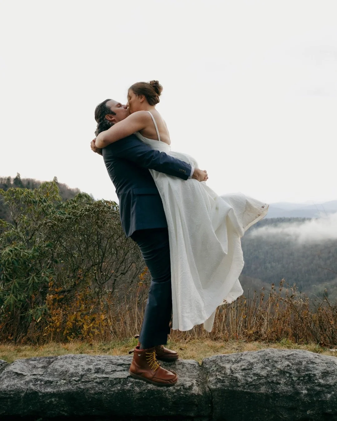 love seeing this moody, mountain wedding between a&amp;b&eacute; real bride abigail &amp; chad, featuring @truvellebridal ⛰️✨
congratulations to the lafevers! 🥂

dress | &lsquo;georgia&rsquo; by @truvelle via @aandbebridalshop #nashville
photos | @m