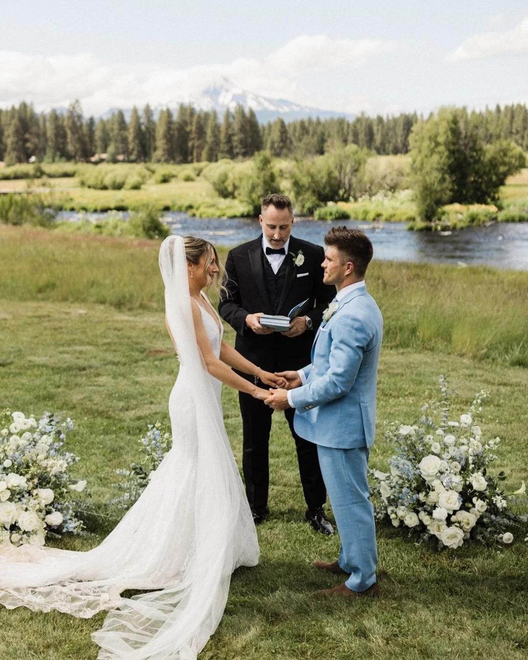 we love reliving this special day between a&amp;b&eacute; bride kyli &amp; james 🥺🤍

congrats to the robertses! 🥂

dress | @aandbebridalshop #portland 
photographer | @thegallivans
venue | @houseonmetolius
planning | @ponderosaplanning
florals | @
