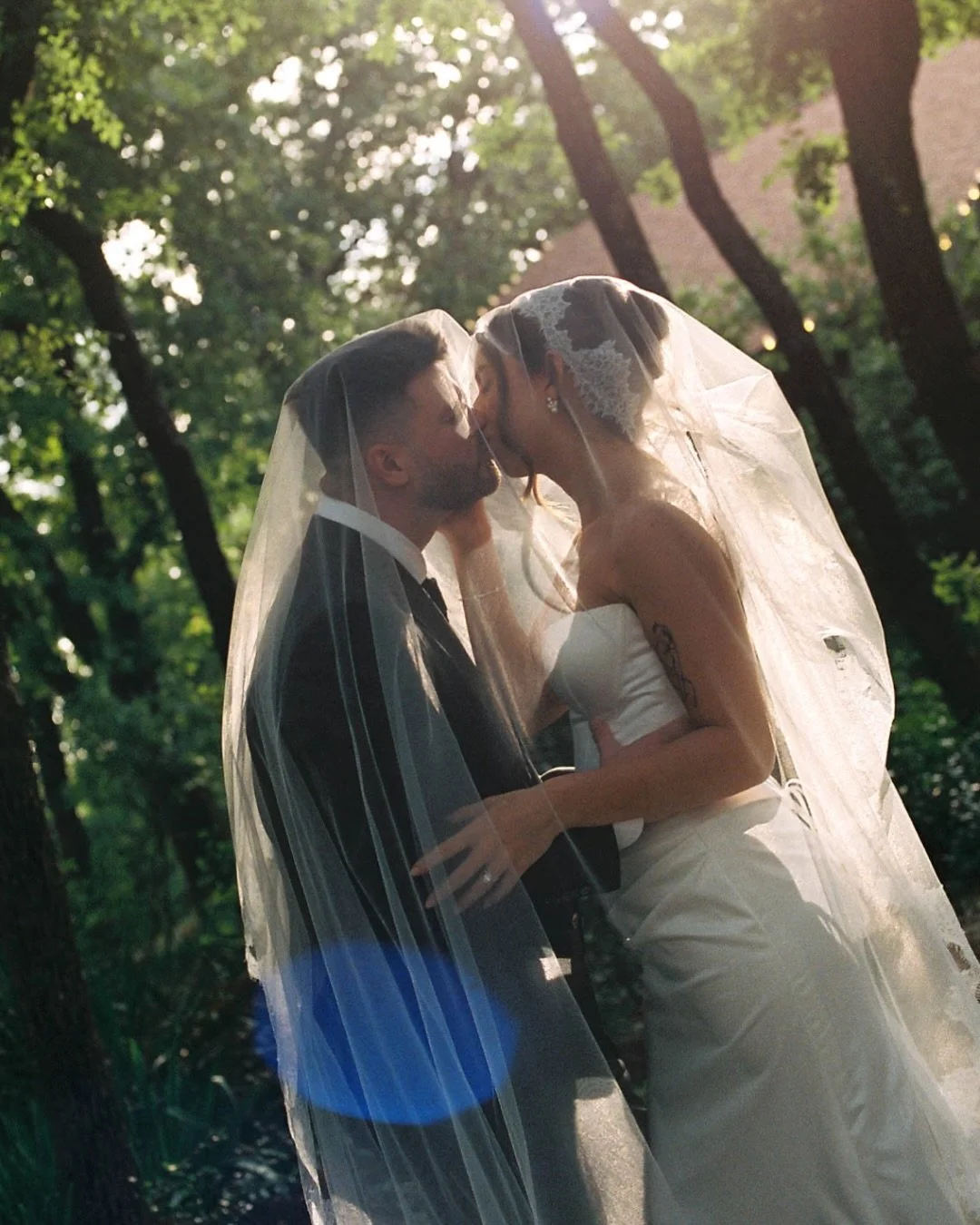 dreaming of this beautiful day between @aandbexannabebridal bride zoe &amp; christopher 🤍🕊️

dress | cressida by @seraphine_bridal via @aandbexannabebridal #dallas
photographer | @kimberlynoellephotos
venue | sparrow ranch retreat in argyle, texas
