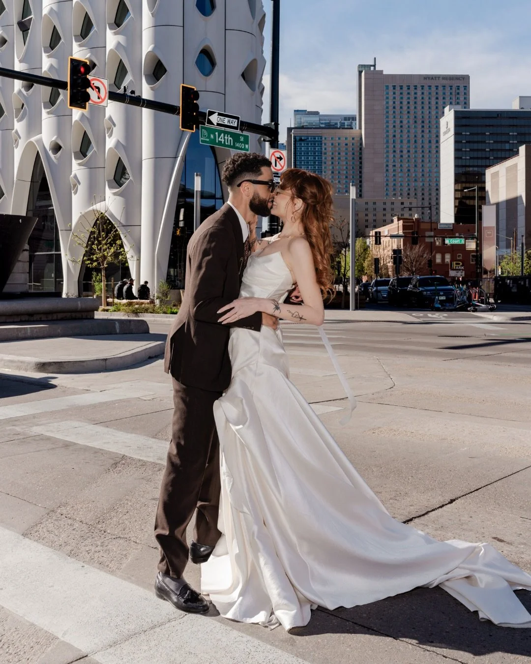 obsessing over this chic &amp; cool bride styled shoot in #denver, featuring @saintbridal &amp; @reevbridal 🖤🏙️

shoutout to the creative team that brought this shoot to life! 

dresses | scarlett by @saintbridal via a&amp;b&eacute; #denver
venue |
