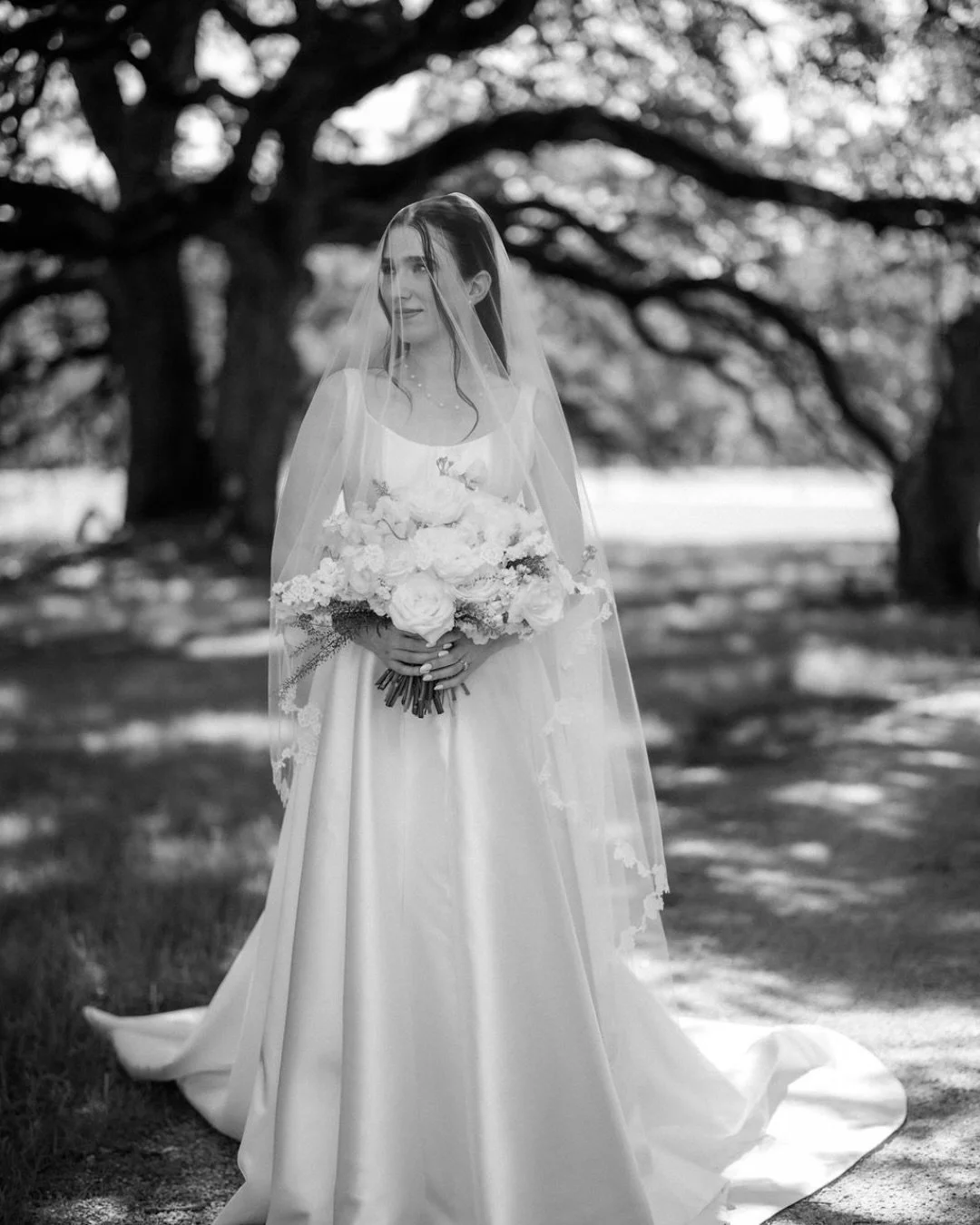 congrats to this beautiful a&amp;b&eacute; bride kelsey &amp; chase, featuring @alenaleenabridal 😍🤍

dress | dahlia by @alenaleenabridal via a&amp;b&eacute; #austin
veil | @alenaleenabridal via a&amp;b&eacute; austin
photographer | @solasta.media
v