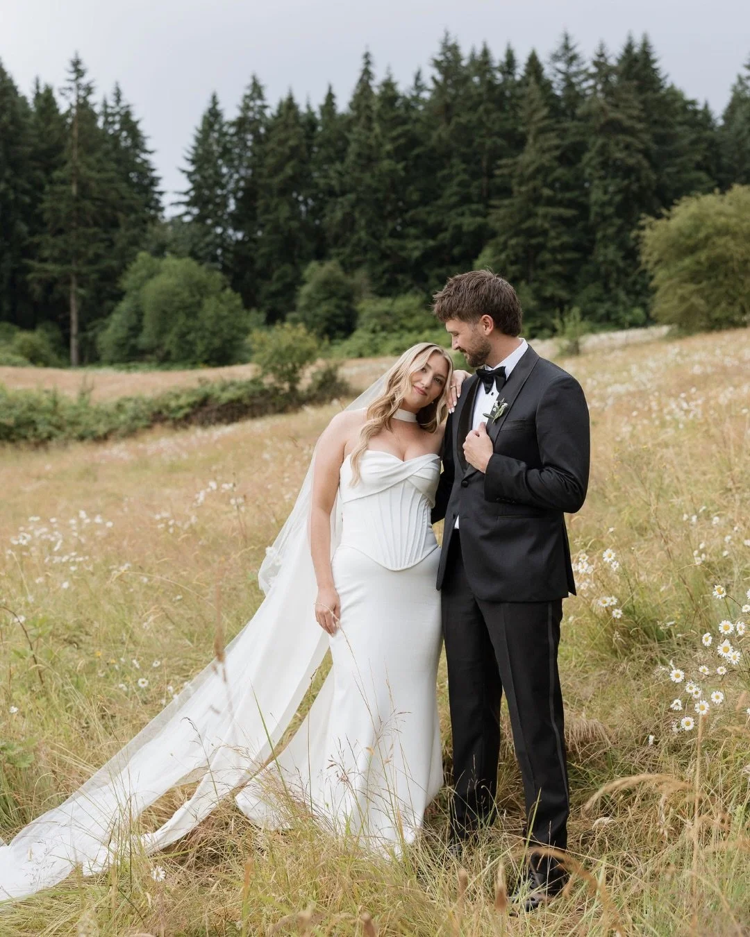 the dreamiest outdoor wedding vibes 🤍

congratulations miranda &amp; collin 🥂

dress | sol by @mwlbride via a&amp;b&eacute; #portland
photographer | @autumnmarieweddings
venue | @villacatalanacellars
day-of planning &amp; styling | @bowiedesignco
f