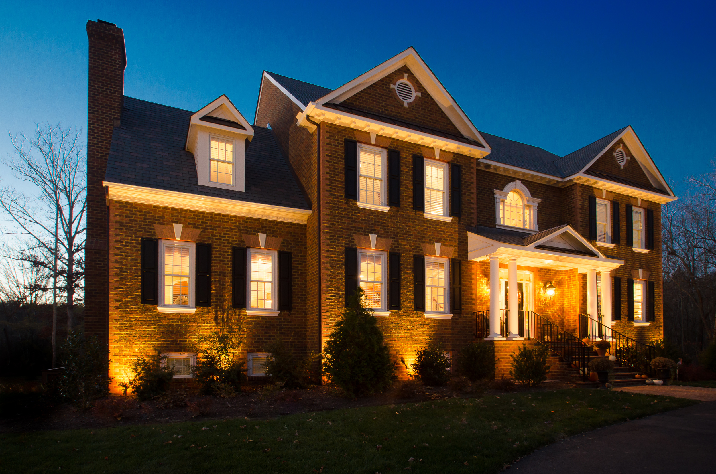 Riva lighting front yard 2-4907.jpg