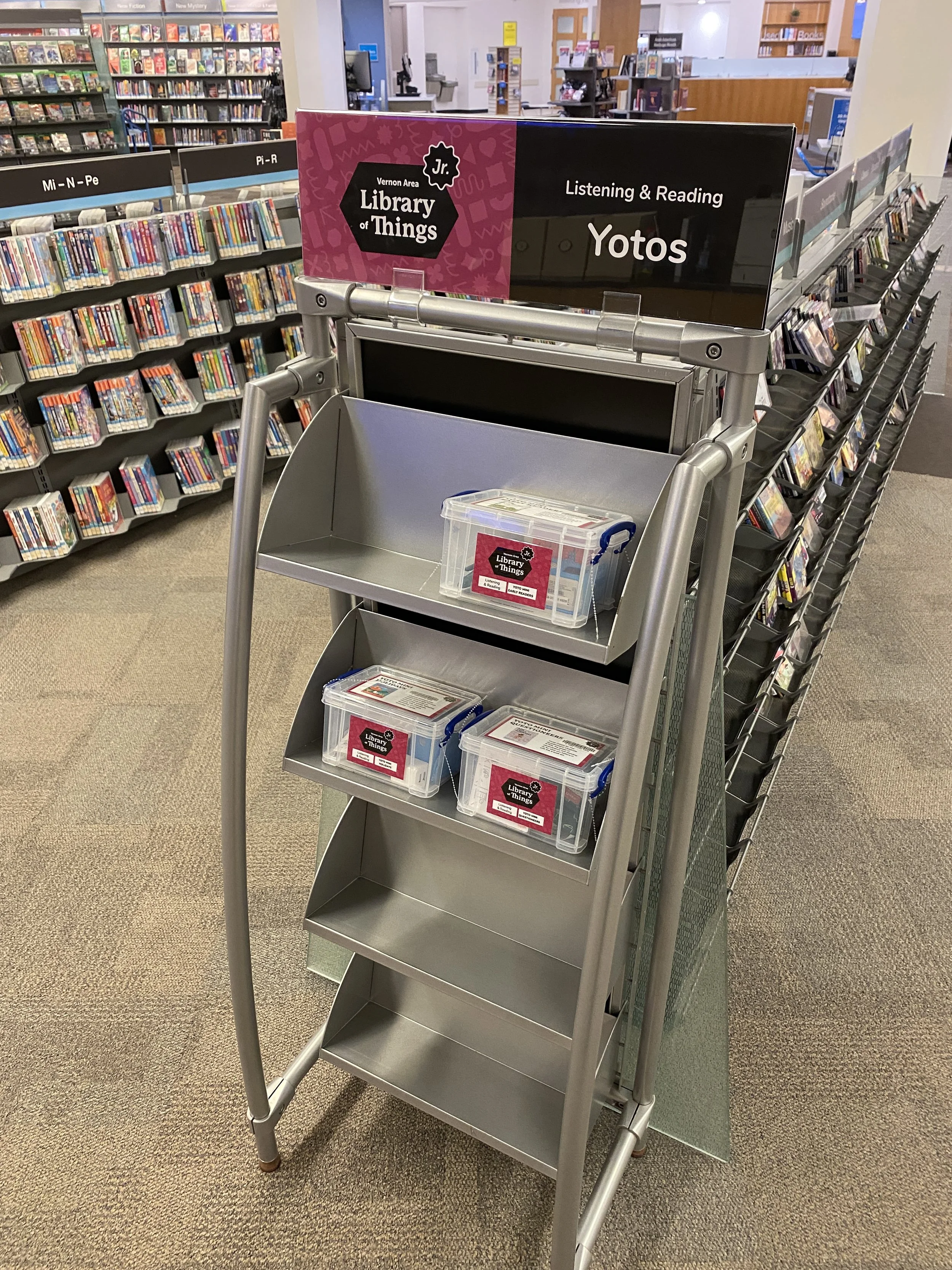 A shelf with boxes on it that says "Yotos"