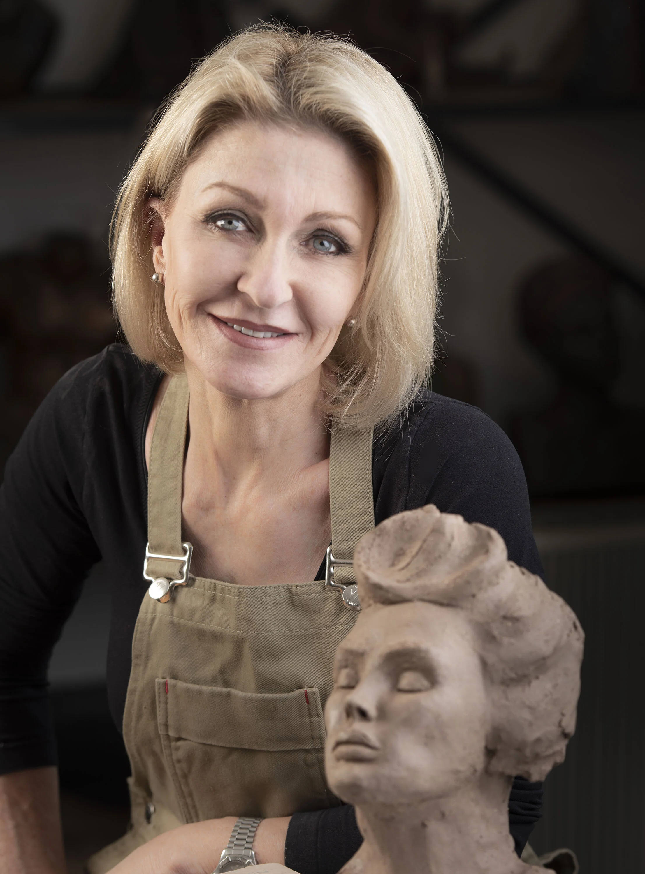 Sculptor Anne Anderson