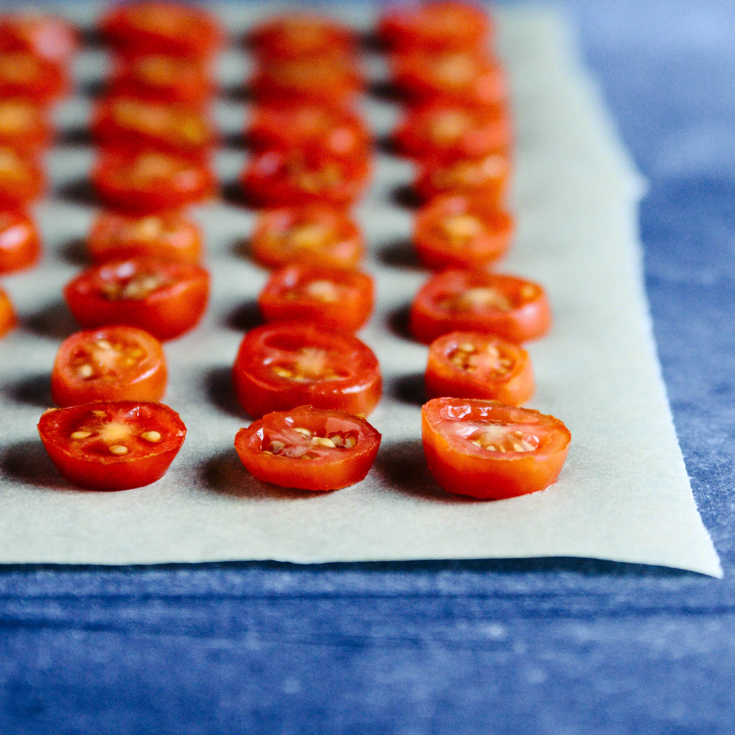 dm-cherrytomatoesslices.jpg