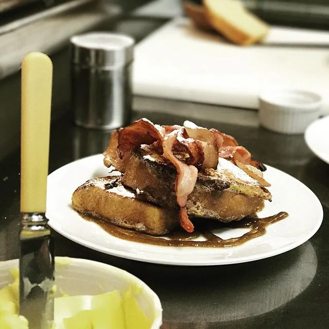 French Toast @fieldandgreen style - fat wedges of brioche, baked in egg, with a side of crispy bacon and some Sunday sugar

#winning #decadent #frenchtoast #fieldandgreen #wellington