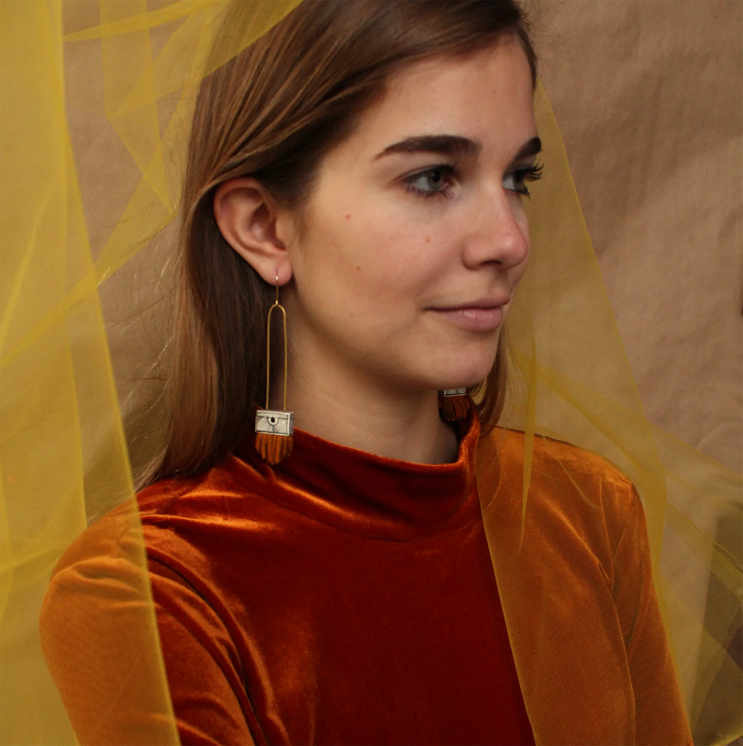 Regalo_Long_Turmeric_Model2_Sm.jpg