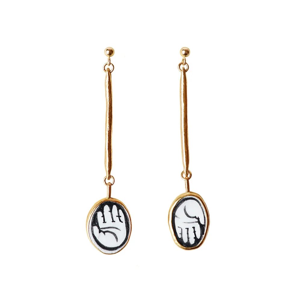 Link_Hand_Earring_Main_Sm.jpg
